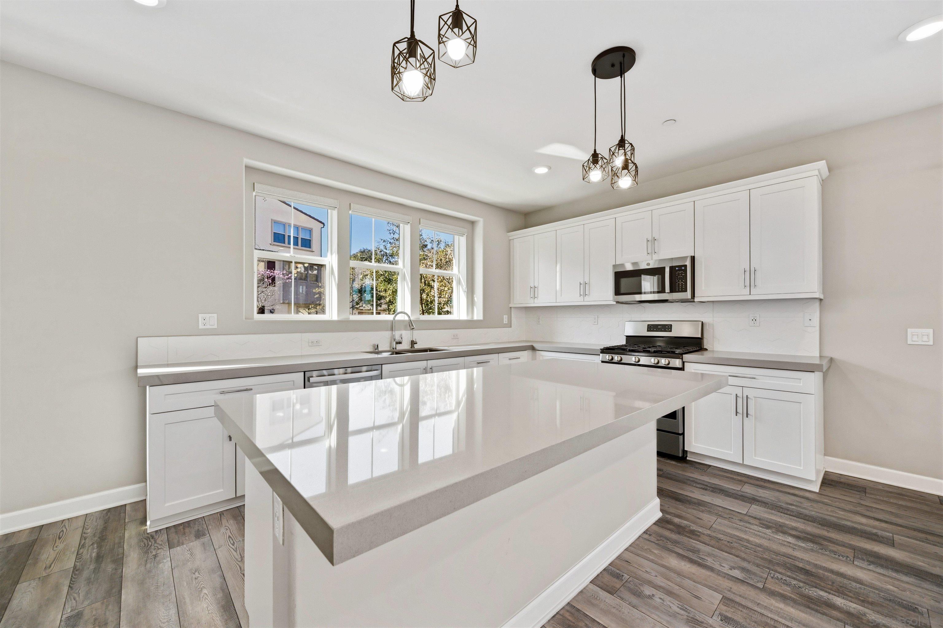 Detail Gallery Image 13 of 30 For 11038  Peyton Way, San Diego,  CA 92129 - 3 Beds | 3/1 Baths