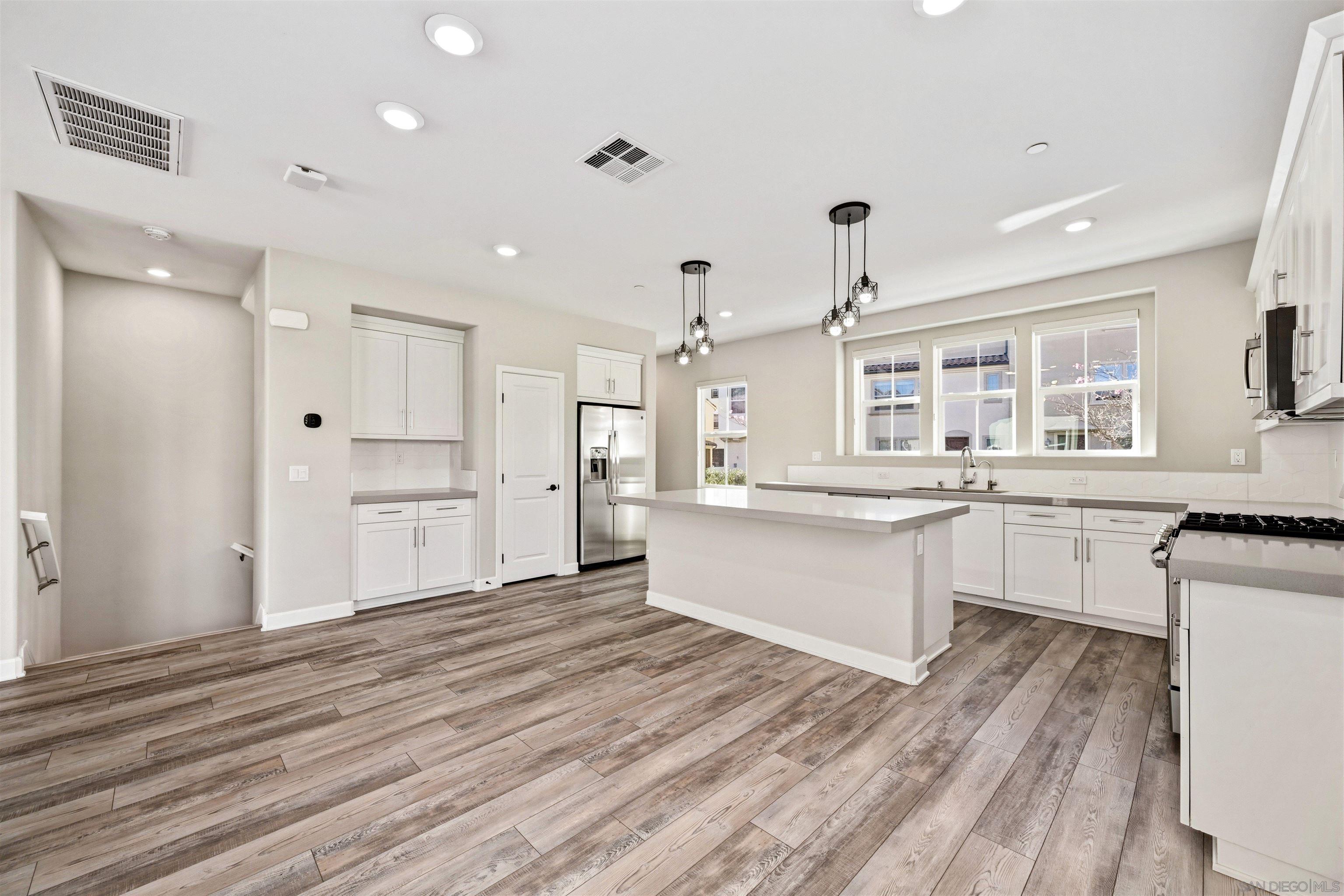 Detail Gallery Image 10 of 30 For 11038  Peyton Way, San Diego,  CA 92129 - 3 Beds | 3/1 Baths