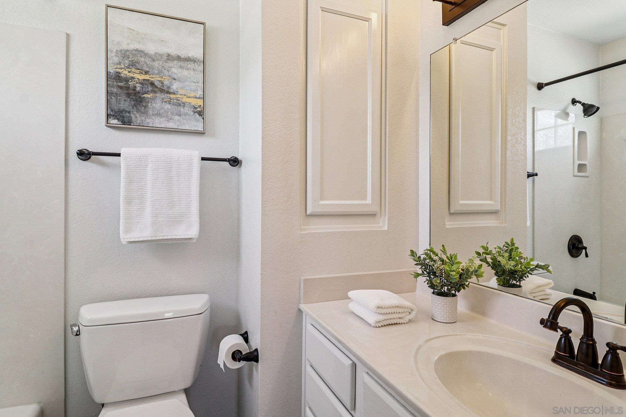 Detail Gallery Image 18 of 28 For 1532  Glenwood Dr, San Diego,  CA 92103 - 2 Beds | 2/1 Baths