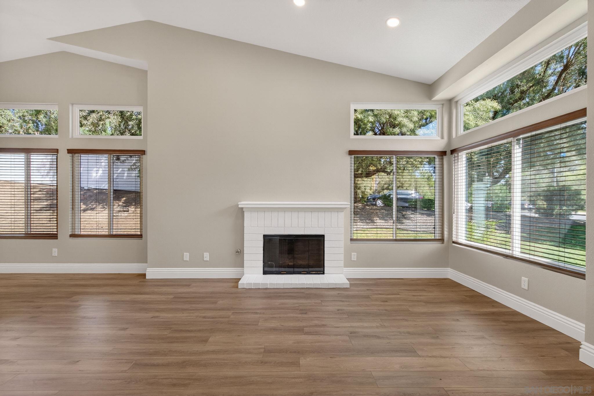 Detail Gallery Image 4 of 19 For 40595  Symeron Way, Murrieta,  CA 92562 - 4 Beds | 2 Baths