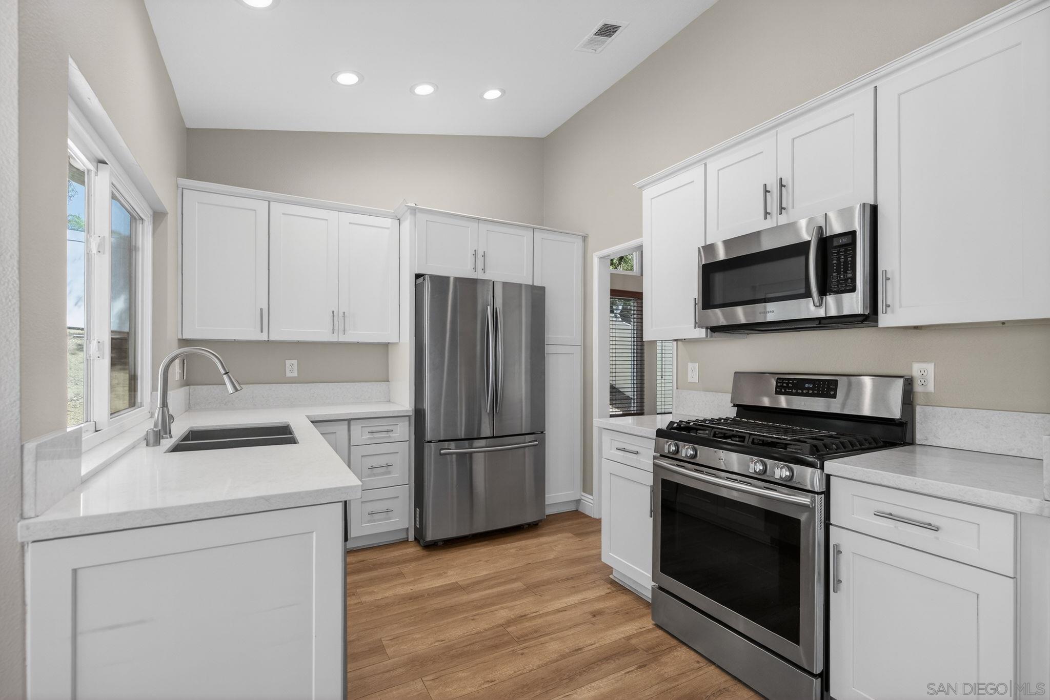 Detail Gallery Image 6 of 19 For 40595  Symeron Way, Murrieta,  CA 92562 - 4 Beds | 2 Baths