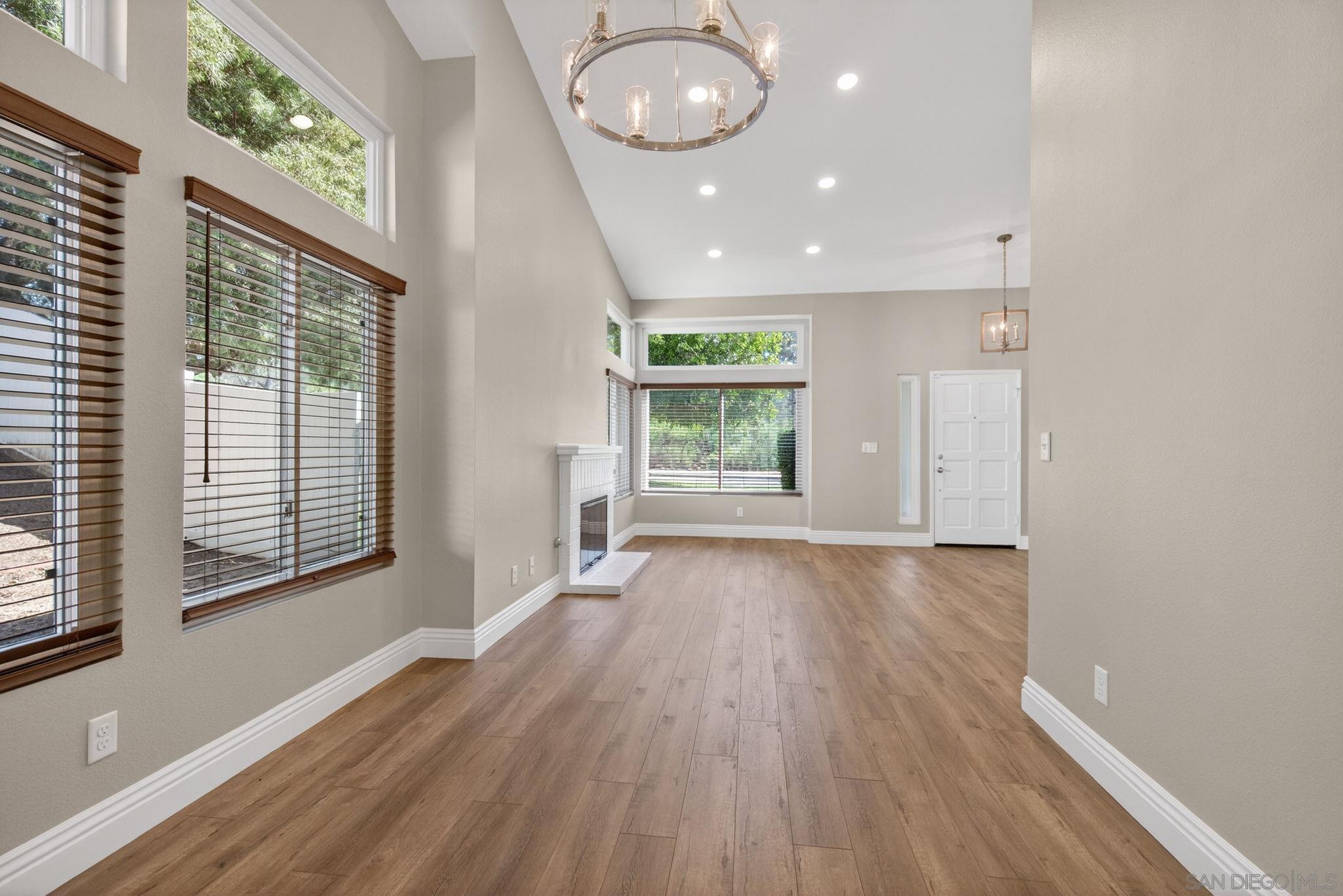 Detail Gallery Image 8 of 19 For 40595  Symeron Way, Murrieta,  CA 92562 - 4 Beds | 2 Baths