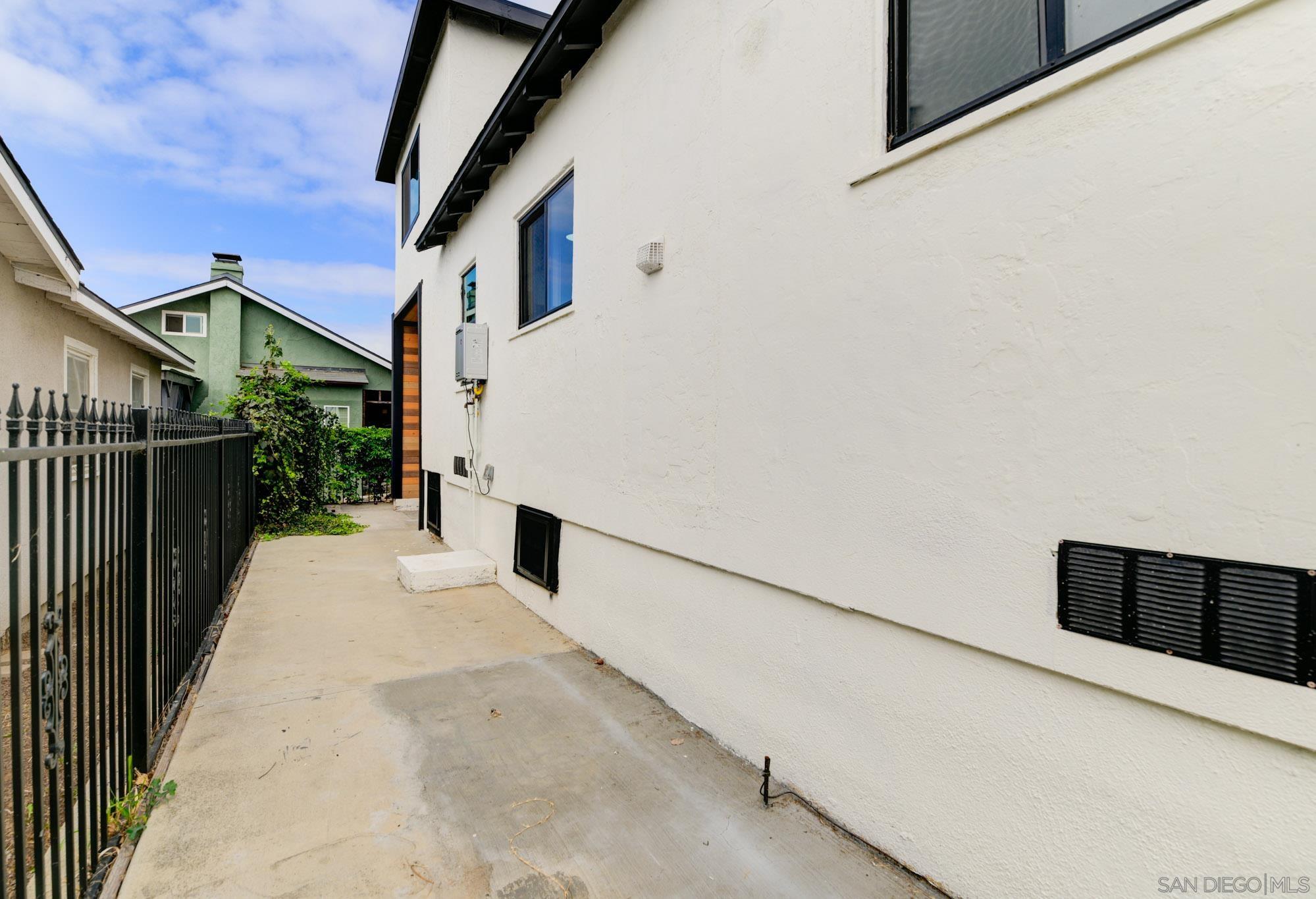 Detail Gallery Image 12 of 28 For 244  26th St, San Diego,  CA 92102 - 2 Beds | 2 Baths