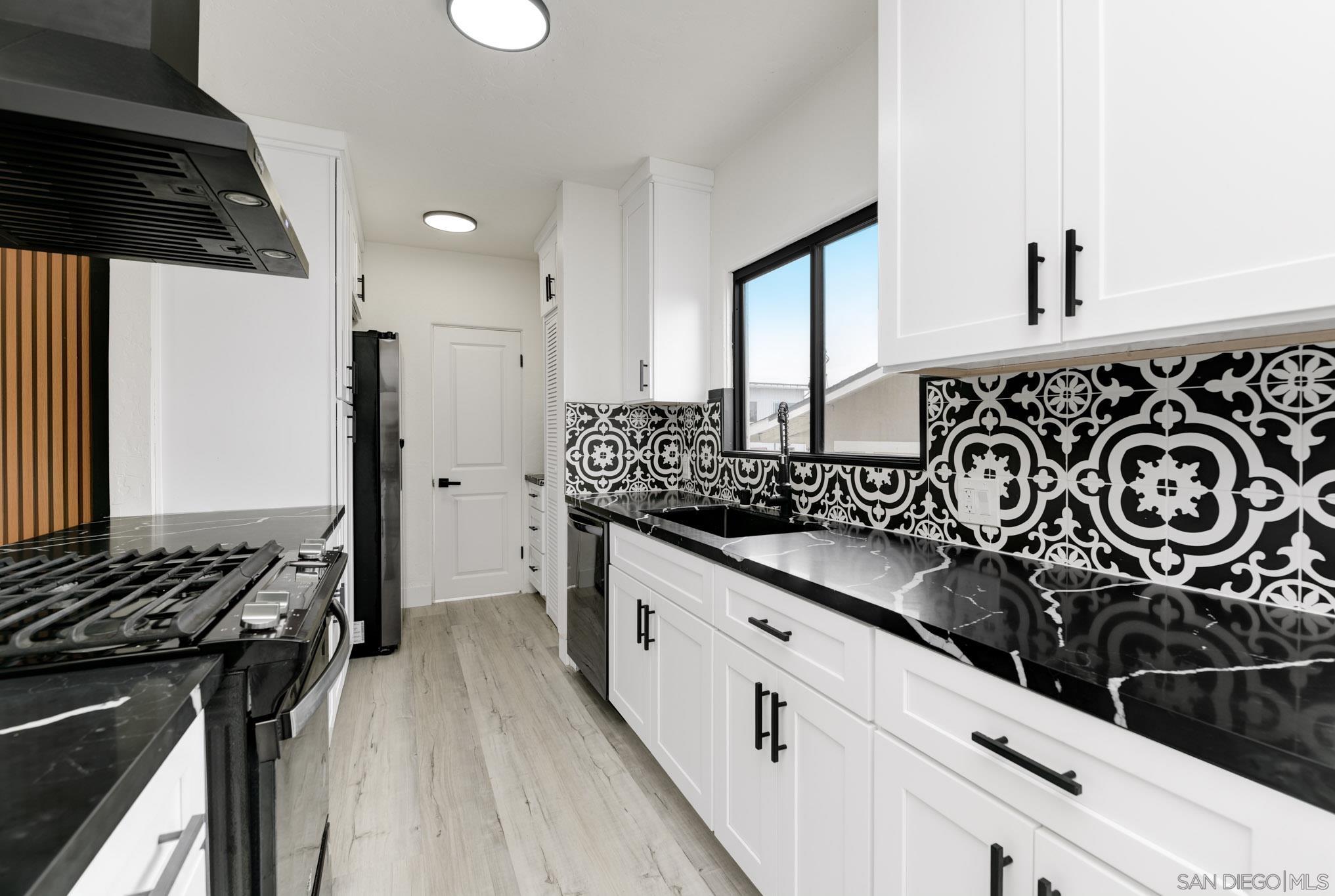 Detail Gallery Image 8 of 28 For 244  26th St, San Diego,  CA 92102 - 2 Beds | 2 Baths