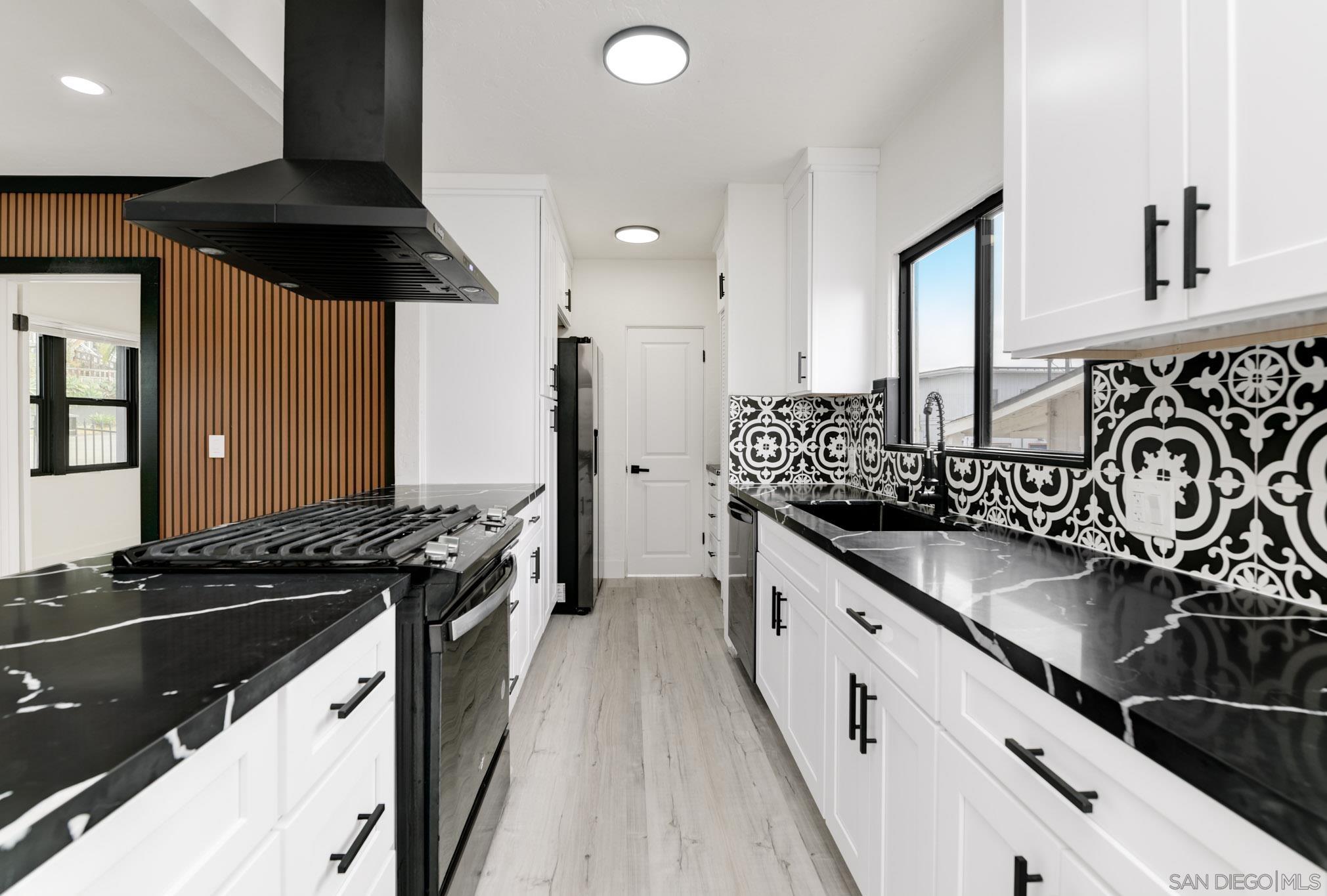 Detail Gallery Image 9 of 28 For 244  26th St, San Diego,  CA 92102 - 2 Beds | 2 Baths