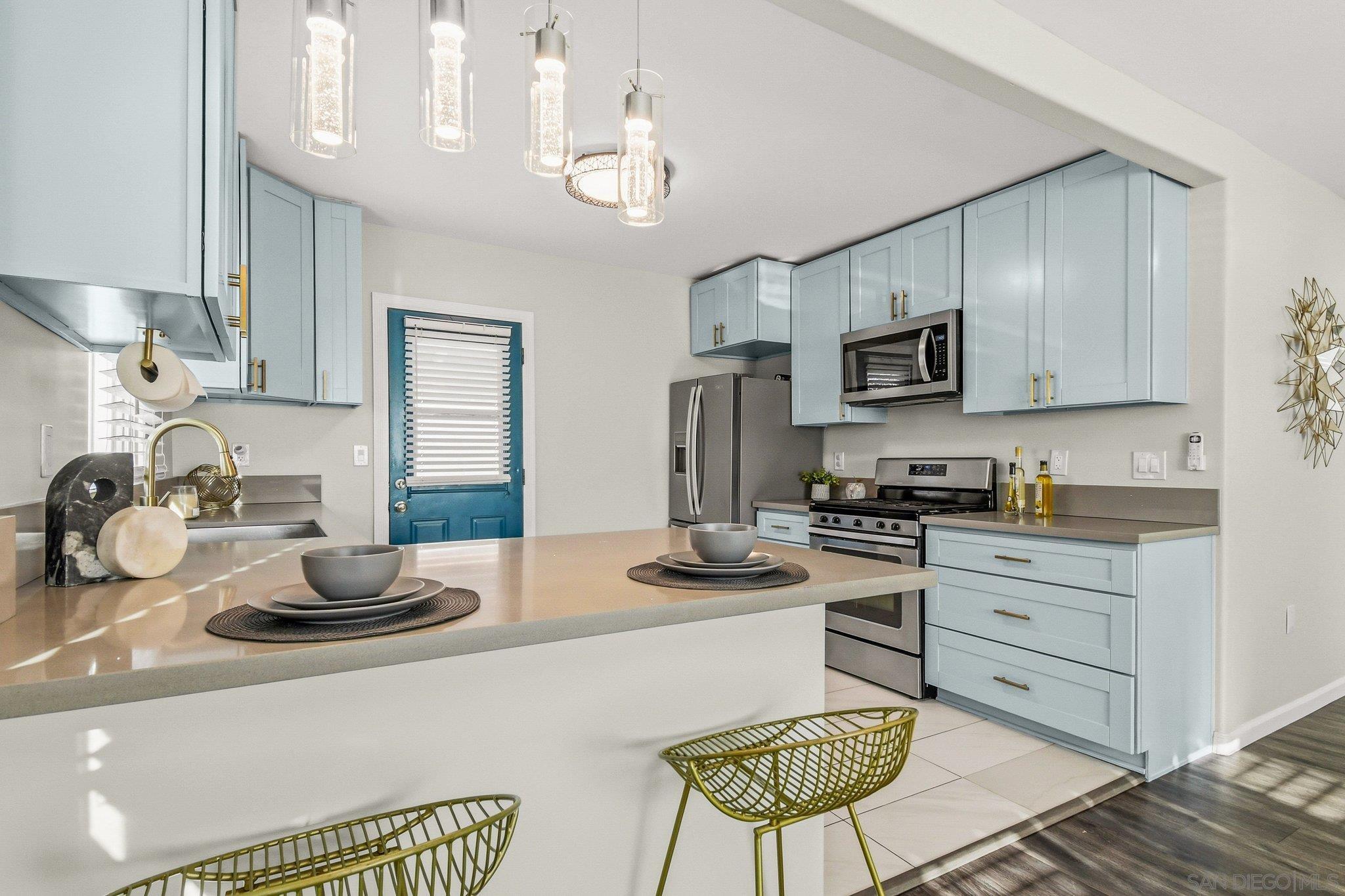 Detail Gallery Image 11 of 32 For 4806  Castle Ave, San Diego,  CA 92105 - 3 Beds | 2 Baths