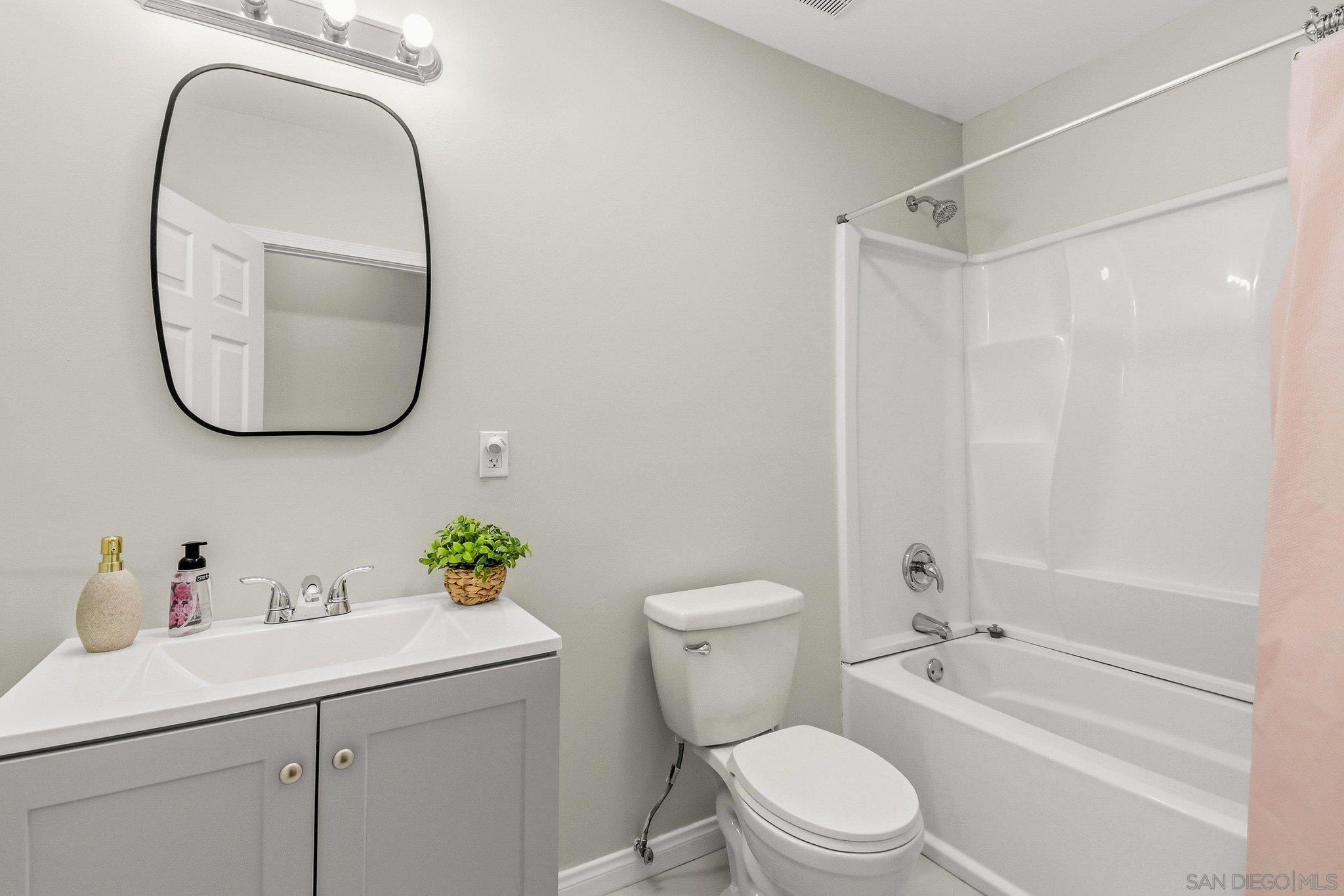 Detail Gallery Image 16 of 32 For 4806  Castle Ave, San Diego,  CA 92105 - 3 Beds | 2 Baths