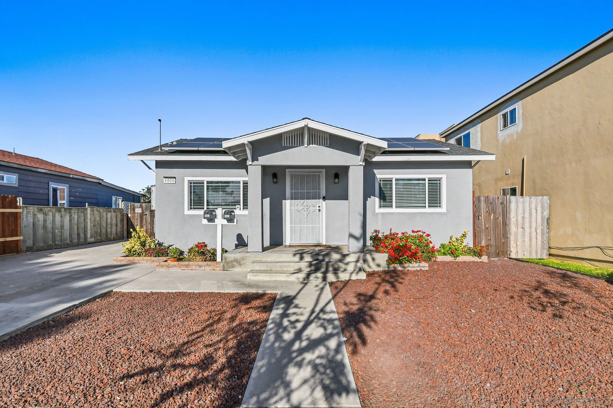 Detail Gallery Image 4 of 32 For 4806  Castle Ave, San Diego,  CA 92105 - 3 Beds | 2 Baths