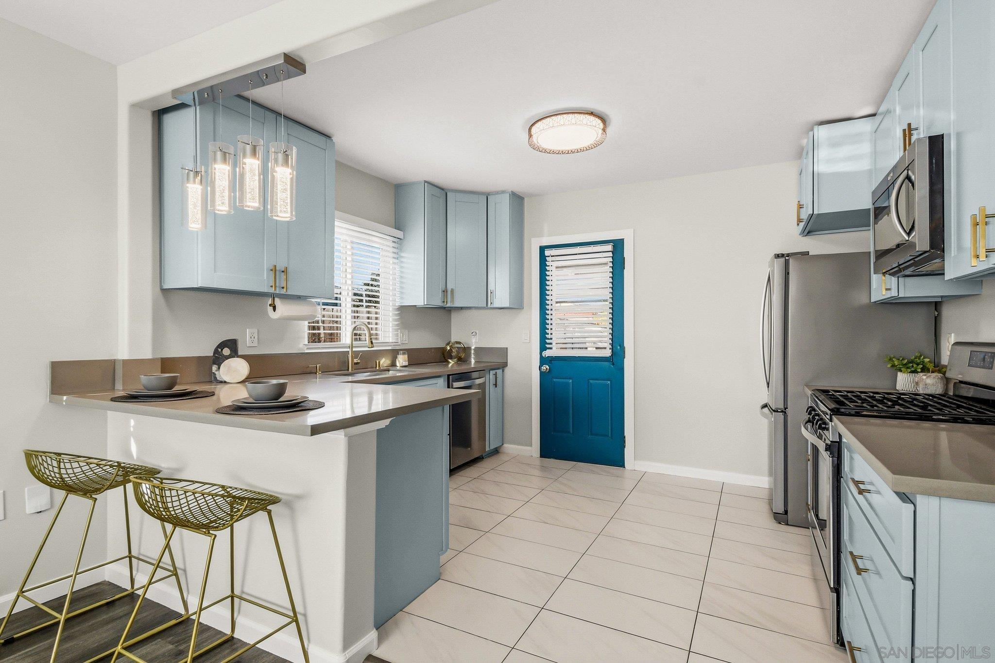 Detail Gallery Image 10 of 32 For 4806  Castle Ave, San Diego,  CA 92105 - 3 Beds | 2 Baths