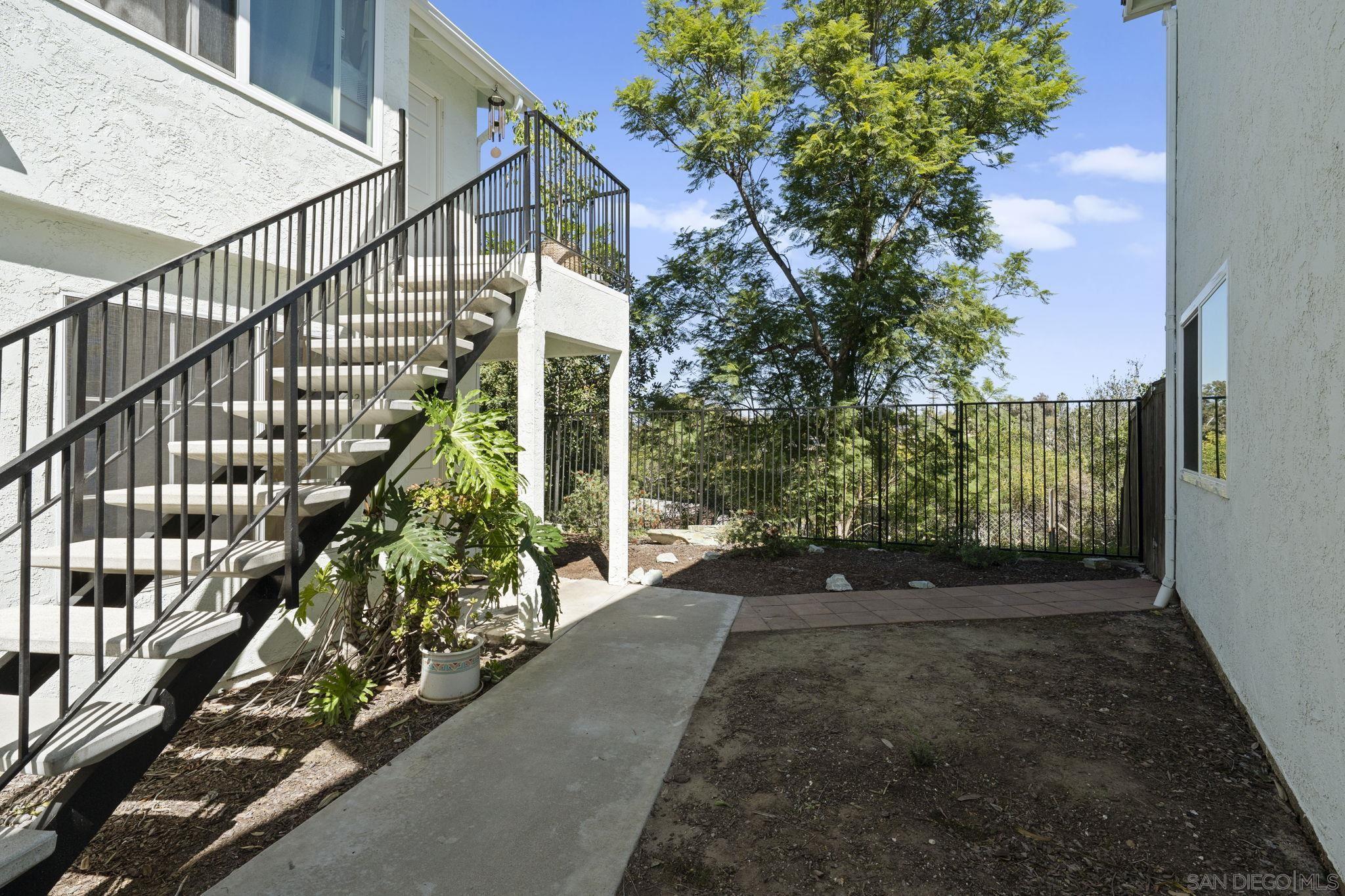 Detail Gallery Image 3 of 23 For 4575  Contour Blvd  #103,  San Diego,  CA 92115 - 2 Beds | 2 Baths