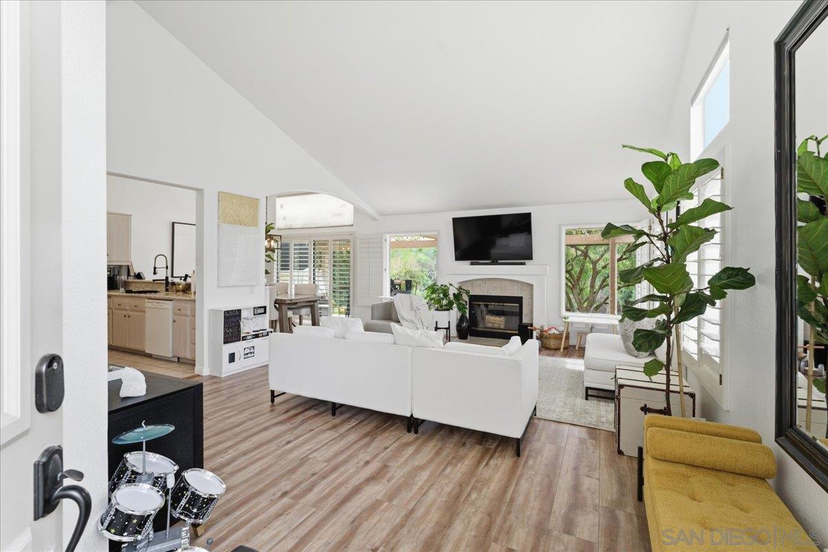 Detail Gallery Image 4 of 40 For 29585  Circle R Greens, Escondido,  CA 92026 - 3 Beds | 2 Baths