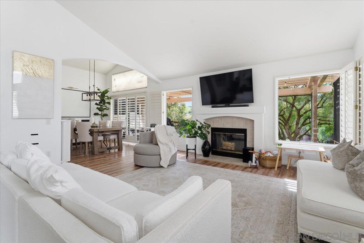 Detail Gallery Image 5 of 40 For 29585  Circle R Greens, Escondido,  CA 92026 - 3 Beds | 2 Baths