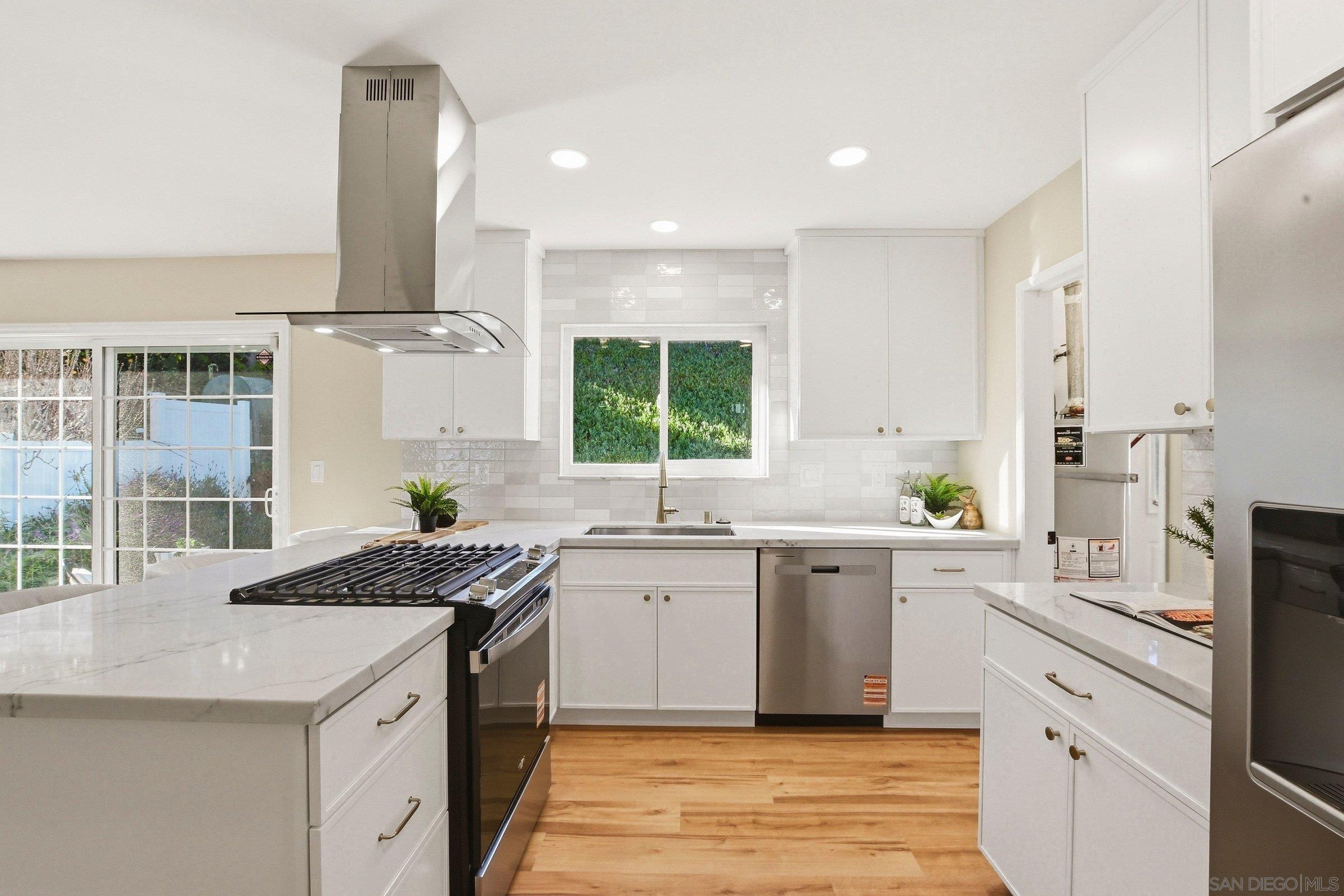 Detail Gallery Image 12 of 30 For 8637  Jenny Avenue, San Diego,  CA 92123 - 3 Beds | 2 Baths