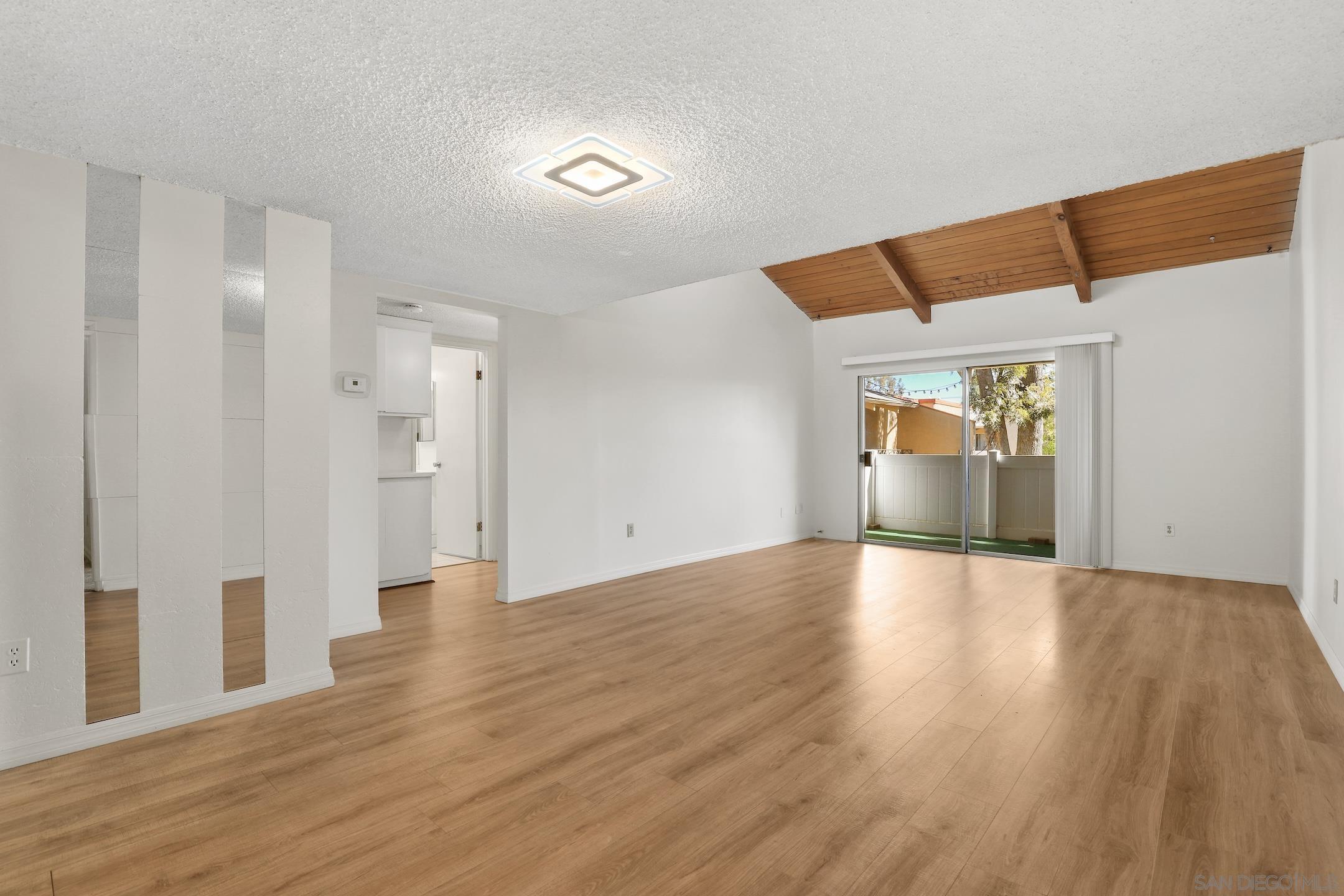 Detail Gallery Image 2 of 29 For 10331  Lindley Ave  #266,  Porter Ranch,  CA 91326 - 3 Beds | 2 Baths