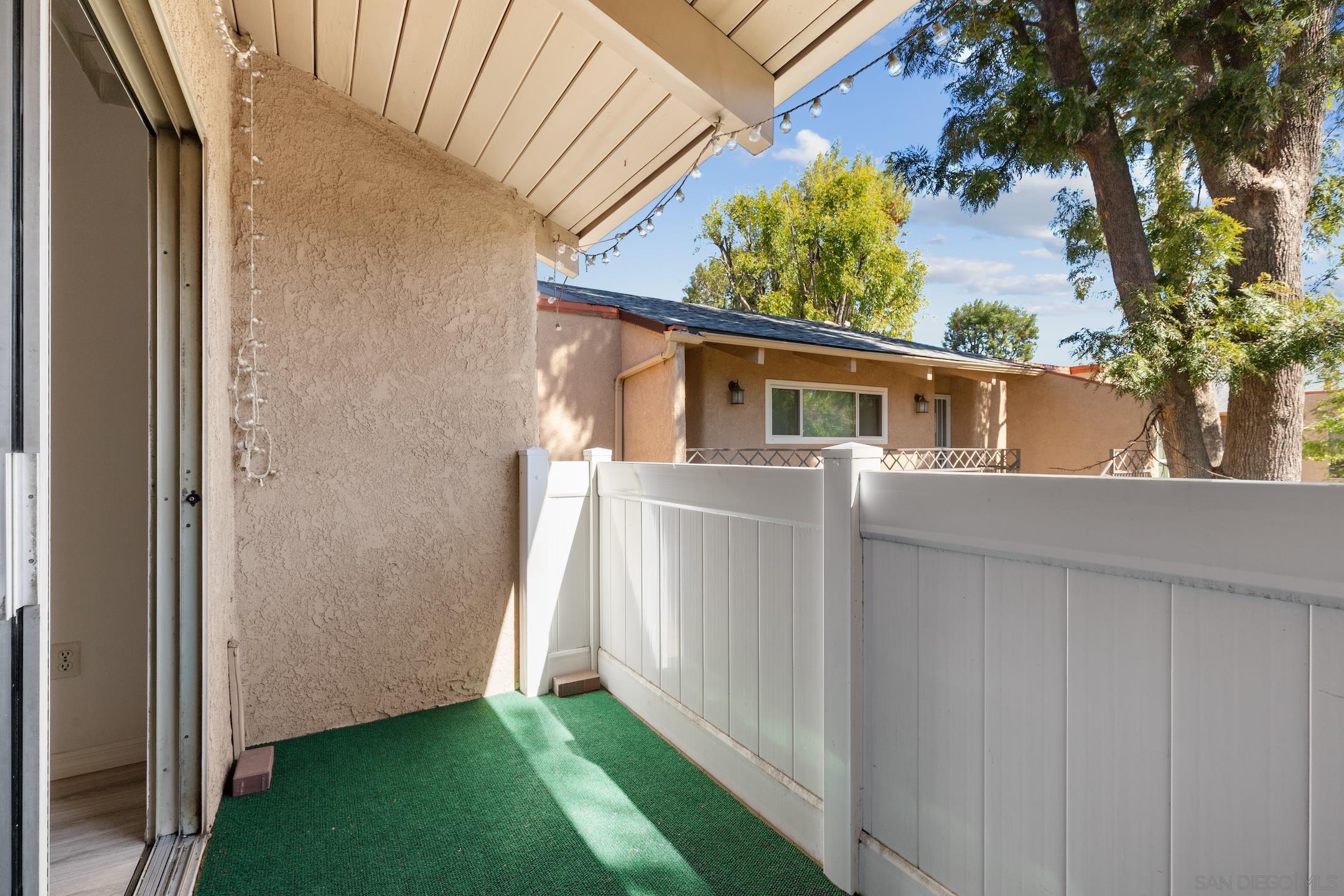 Detail Gallery Image 17 of 29 For 10331  Lindley Ave  #266,  Porter Ranch,  CA 91326 - 3 Beds | 2 Baths