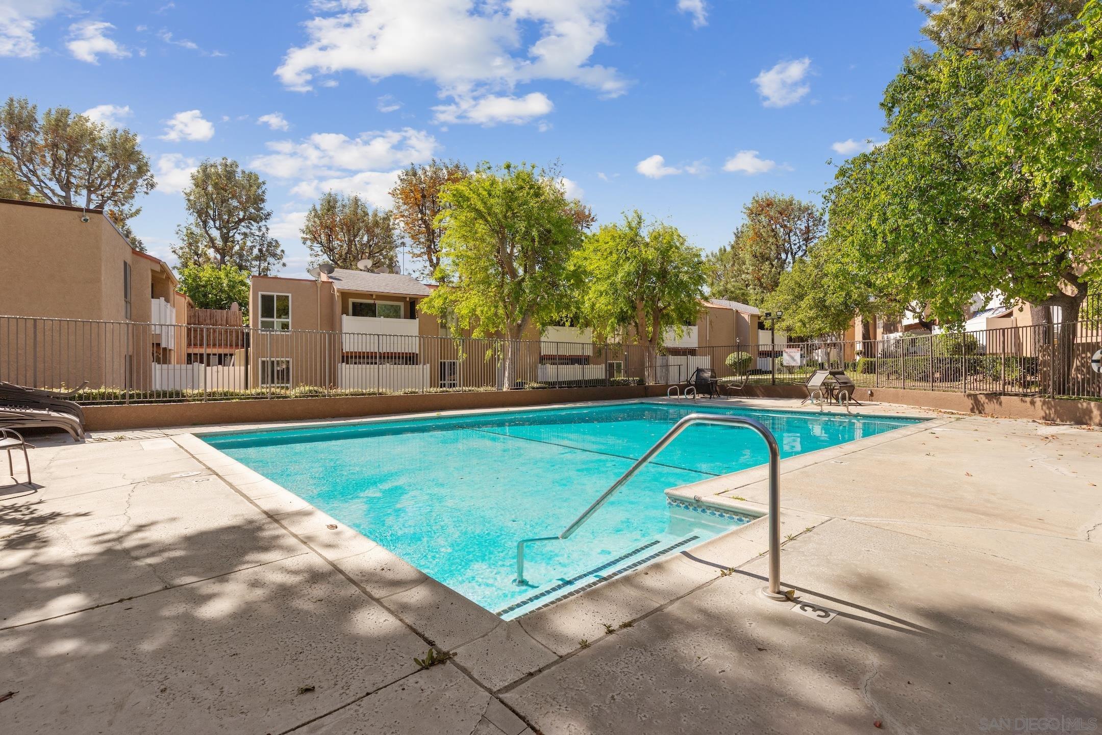 Detail Gallery Image 23 of 29 For 10331  Lindley Ave  #266,  Porter Ranch,  CA 91326 - 3 Beds | 2 Baths
