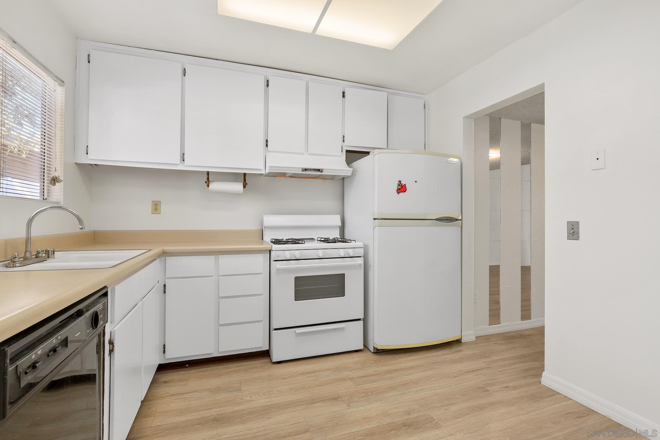 Detail Gallery Image 7 of 29 For 10331  Lindley Ave  #266,  Porter Ranch,  CA 91326 - 3 Beds | 2 Baths