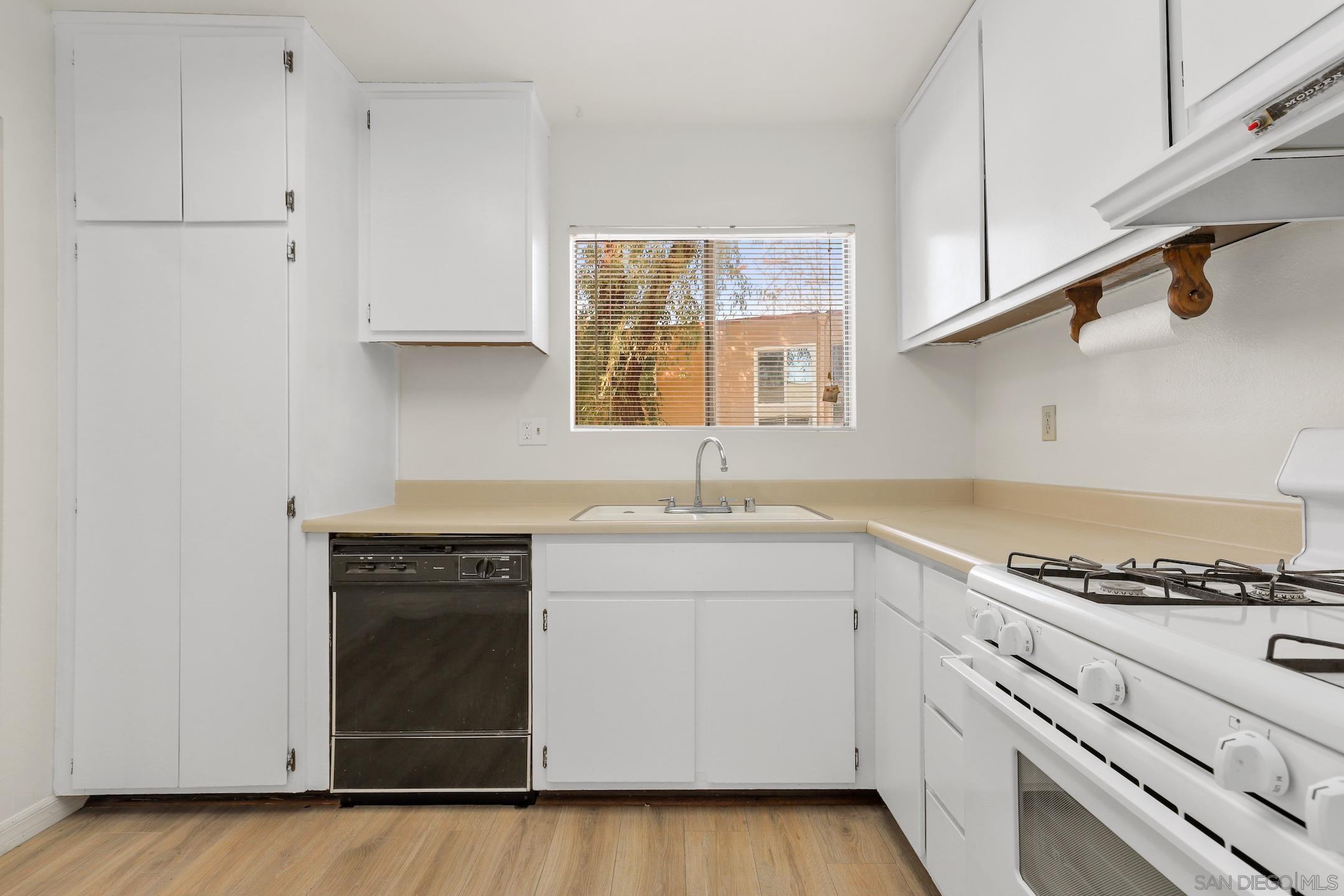 Detail Gallery Image 8 of 29 For 10331  Lindley Ave  #266,  Porter Ranch,  CA 91326 - 3 Beds | 2 Baths