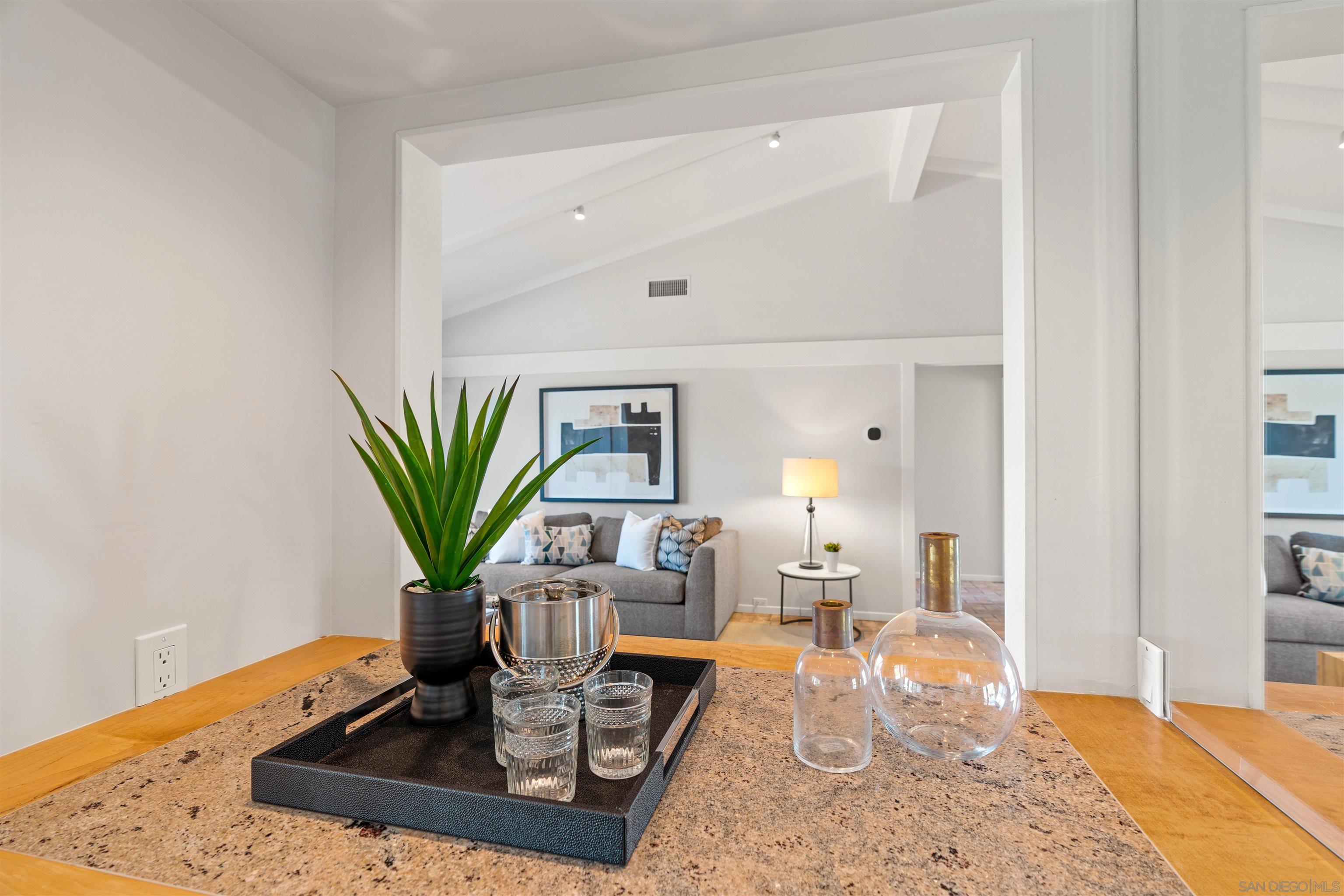 Detail Gallery Image 22 of 53 For 16032  Puerta Del Sol, Rancho Santa Fe,  CA 92067 - 4 Beds | 3 Baths