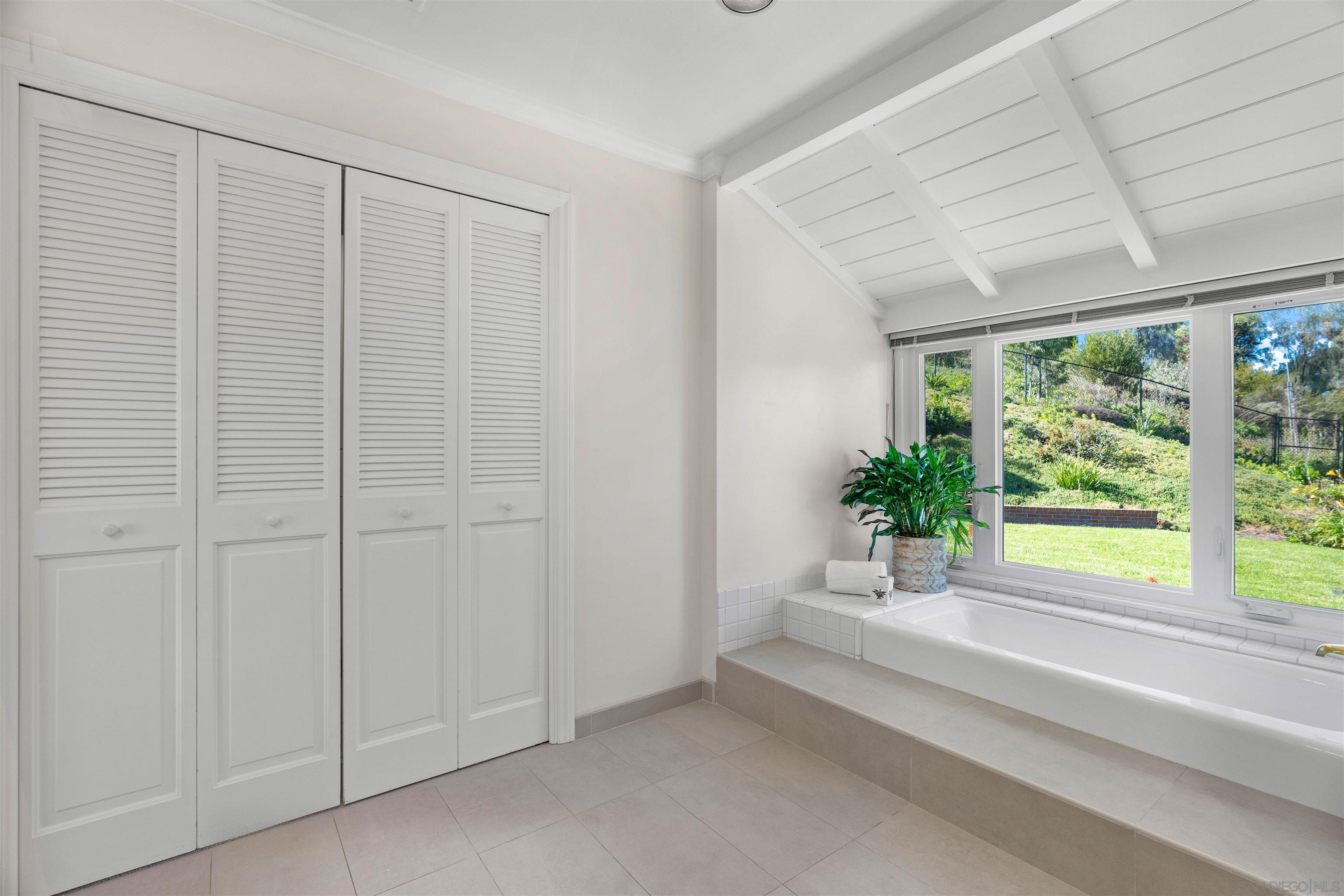 Detail Gallery Image 27 of 53 For 16032  Puerta Del Sol, Rancho Santa Fe,  CA 92067 - 4 Beds | 3 Baths