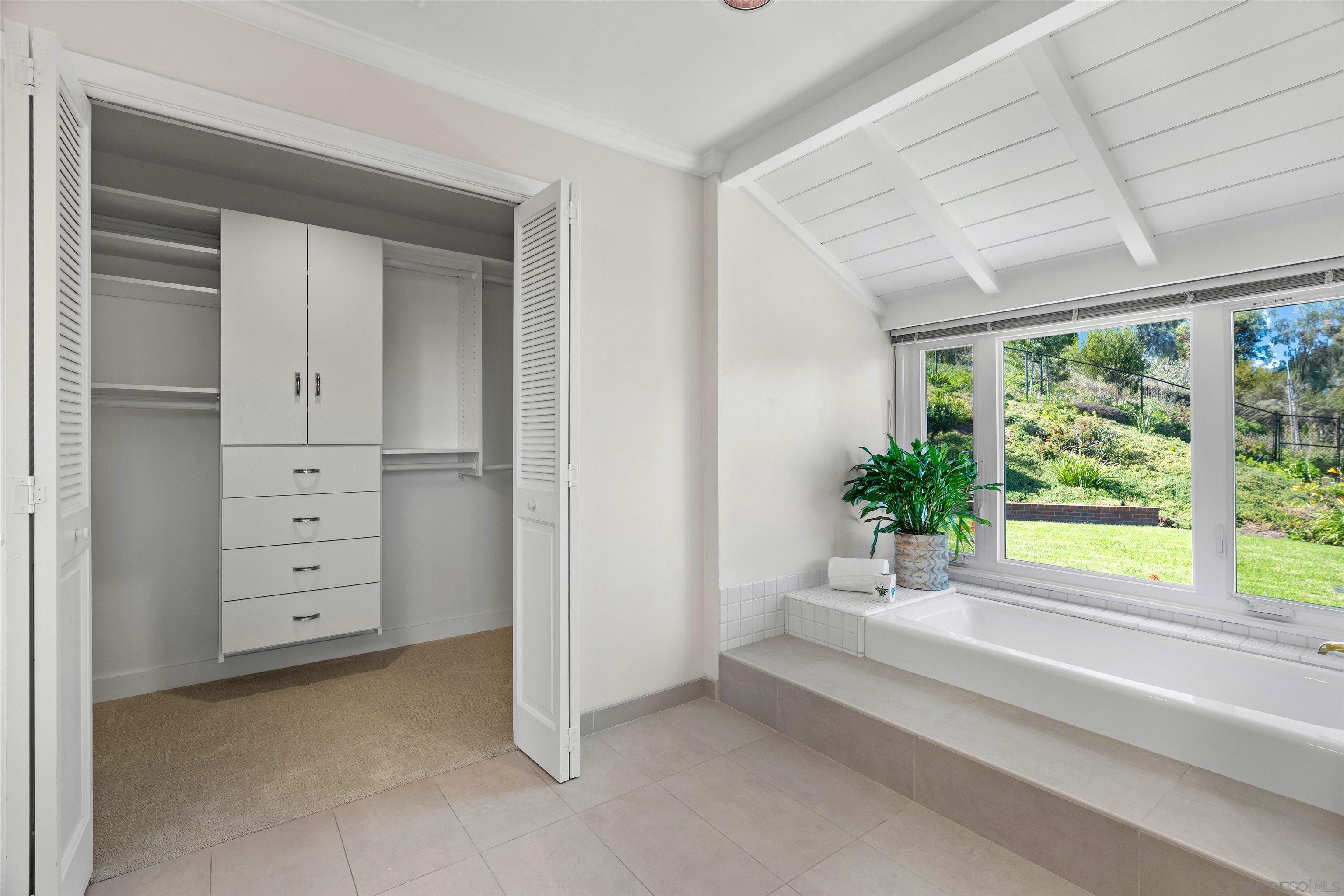 Detail Gallery Image 28 of 53 For 16032  Puerta Del Sol, Rancho Santa Fe,  CA 92067 - 4 Beds | 3 Baths