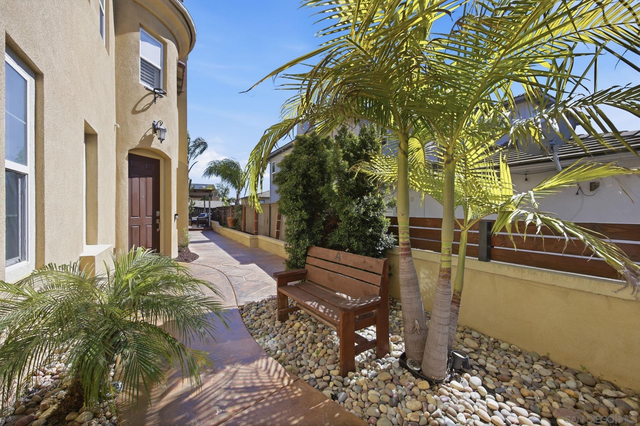 Detail Gallery Image 4 of 51 For 1811  Crossroads, Chula Vista,  CA 91915 - 4 Beds | 3 Baths