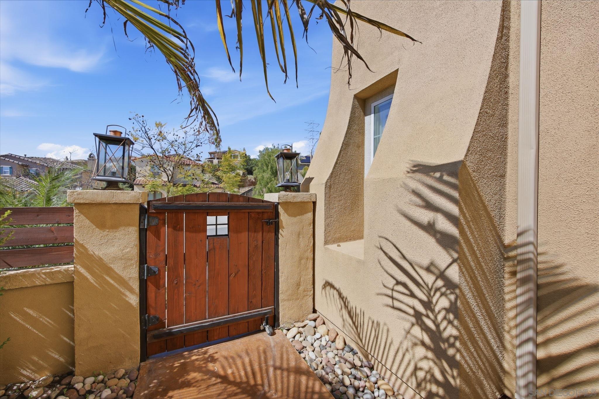 Detail Gallery Image 5 of 51 For 1811  Crossroads, Chula Vista,  CA 91915 - 4 Beds | 3 Baths