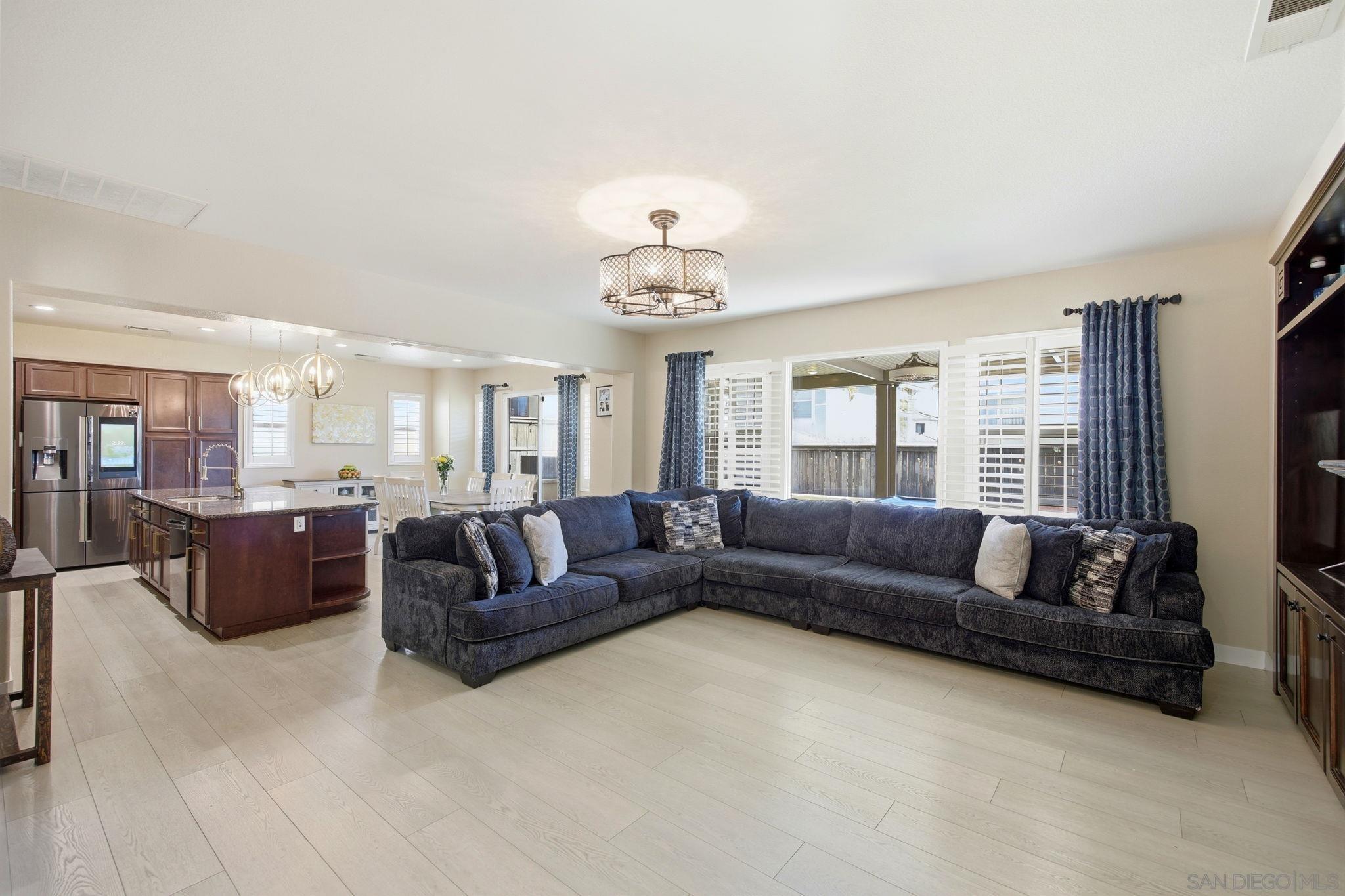 Detail Gallery Image 17 of 51 For 1811  Crossroads, Chula Vista,  CA 91915 - 4 Beds | 3 Baths