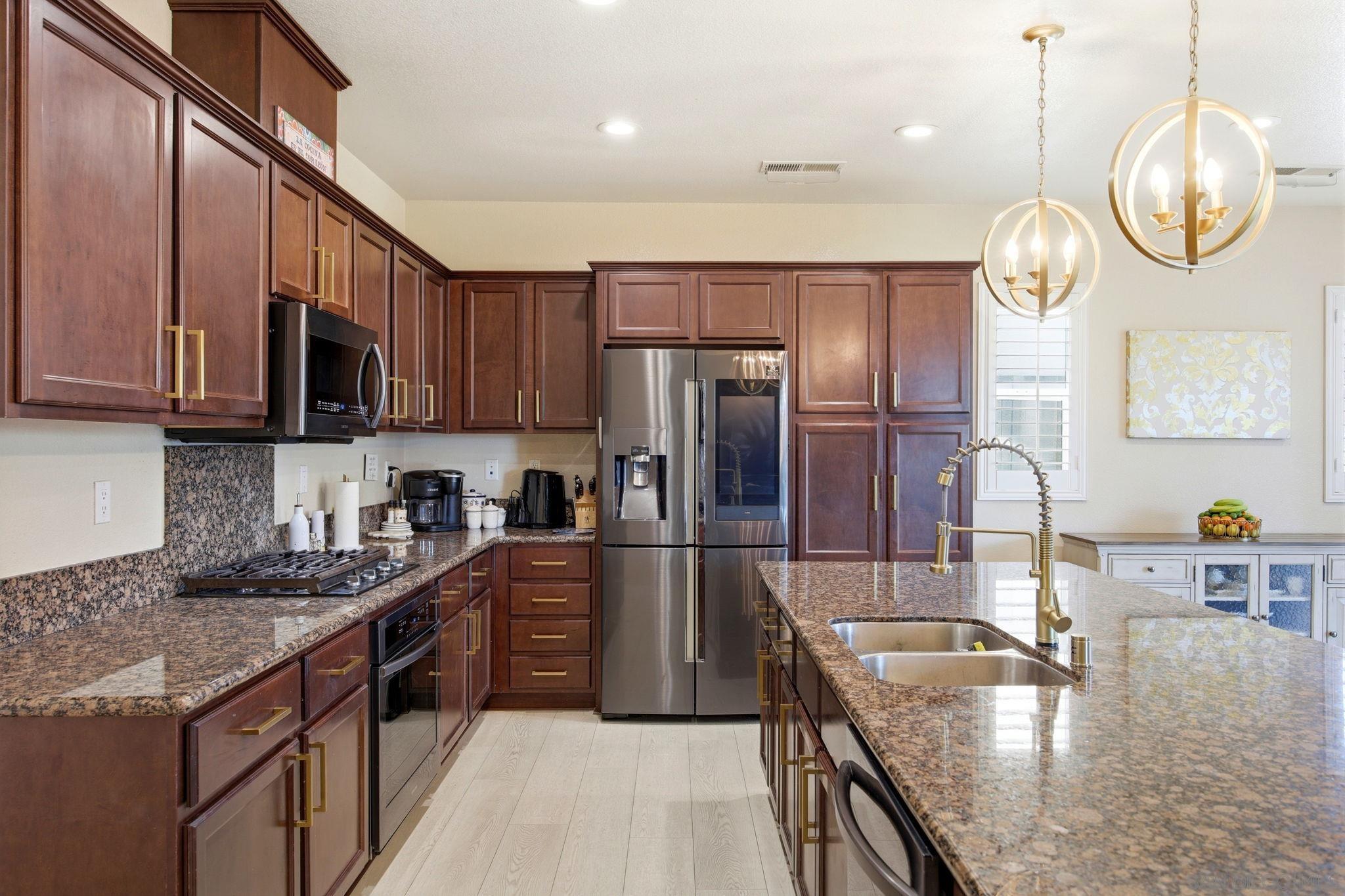 Detail Gallery Image 20 of 51 For 1811  Crossroads, Chula Vista,  CA 91915 - 4 Beds | 3 Baths