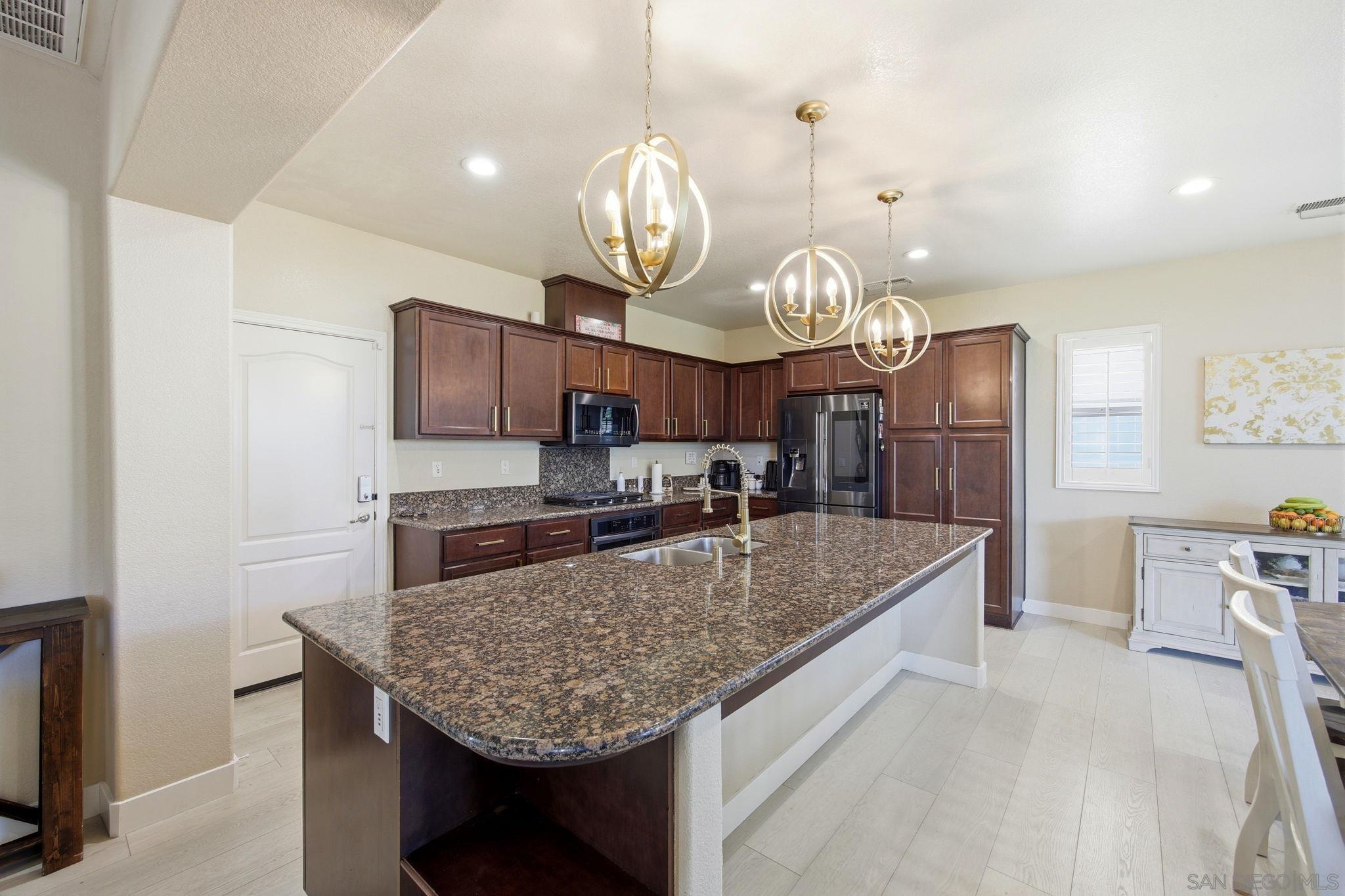 Detail Gallery Image 21 of 51 For 1811  Crossroads, Chula Vista,  CA 91915 - 4 Beds | 3 Baths