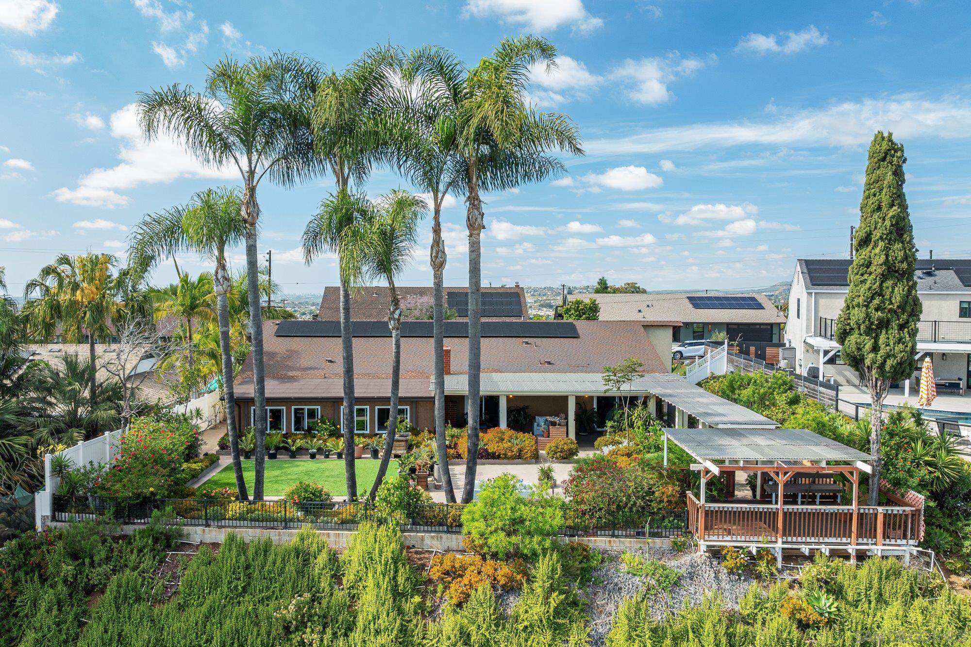 Detail Gallery Image 2 of 55 For 7945  Shadow Hill Dr, La Mesa,  CA 91941 - 3 Beds | 2 Baths