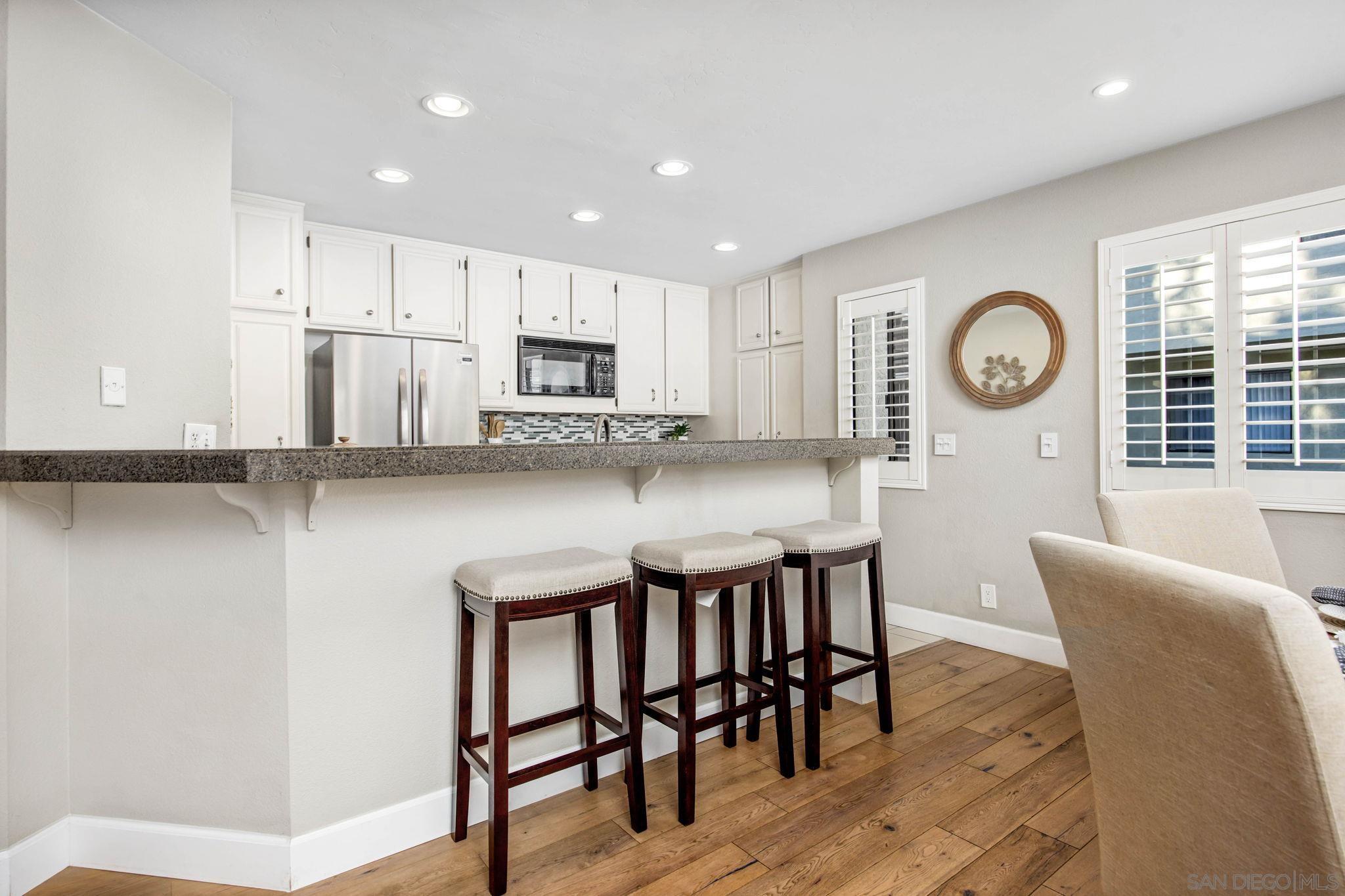 Detail Gallery Image 4 of 29 For 5970  Mission Center Rd  a,  San Diego,  CA 92123 - 2 Beds | 2/1 Baths