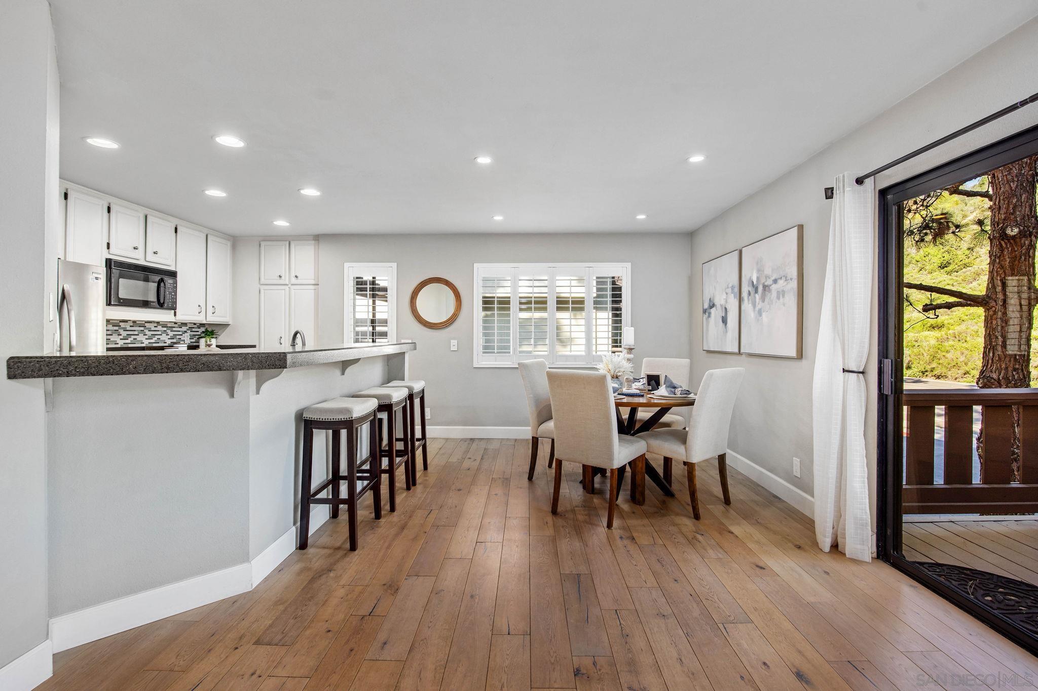 Detail Gallery Image 5 of 29 For 5970  Mission Center Rd  a,  San Diego,  CA 92123 - 2 Beds | 2/1 Baths