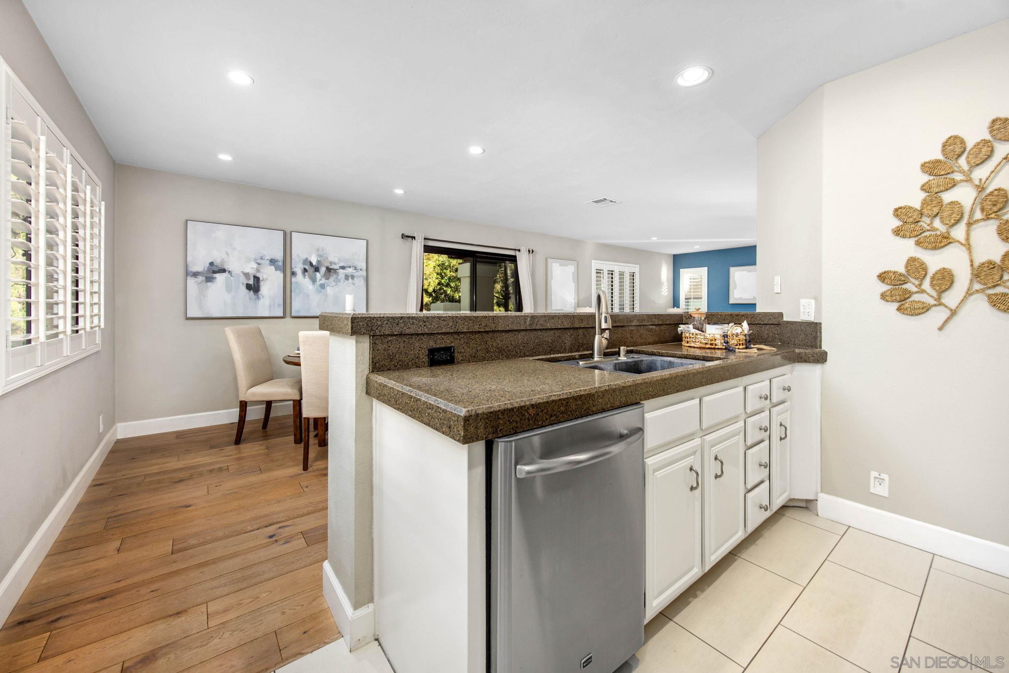 Detail Gallery Image 8 of 29 For 5970  Mission Center Rd  a,  San Diego,  CA 92123 - 2 Beds | 2/1 Baths