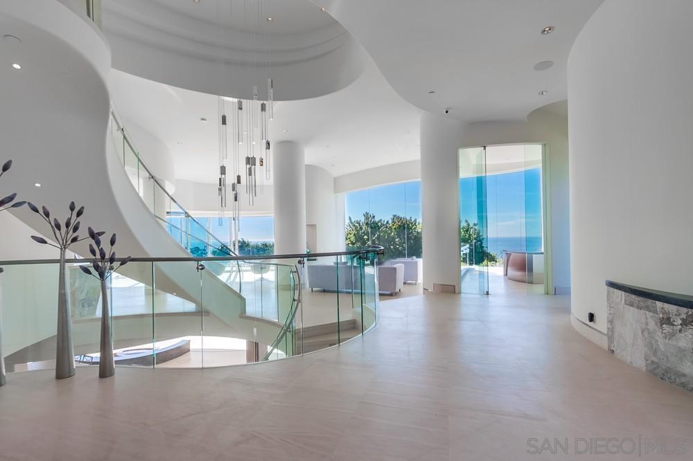 Detail Gallery Image 4 of 62 For 6125  Terryhill Dr, La Jolla,  CA 92037 - 5 Beds | 6/1 Baths