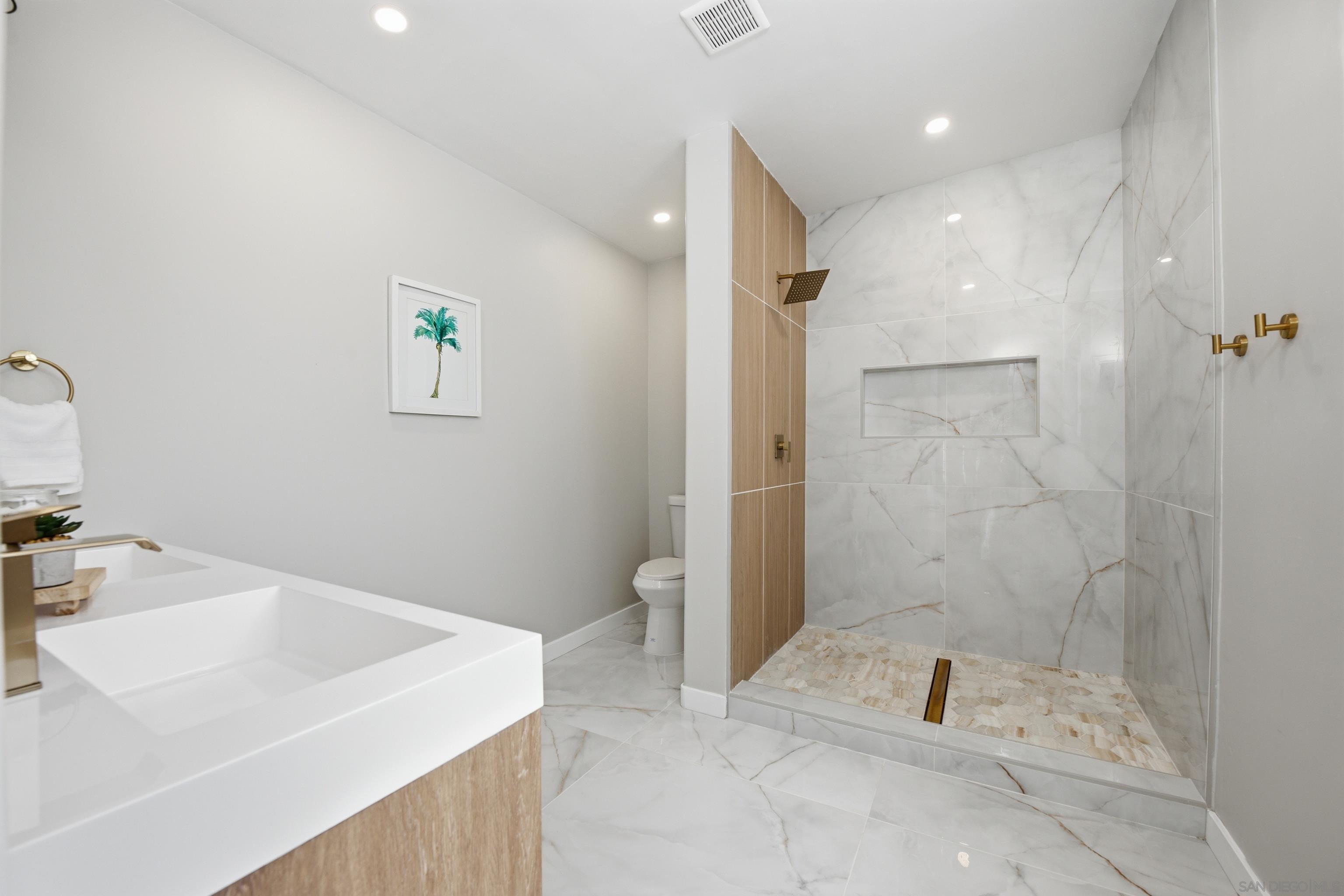 Detail Gallery Image 2 of 13 For 3542  Poe Street, San Diego,  CA 92106 - 2 Beds | 2 Baths