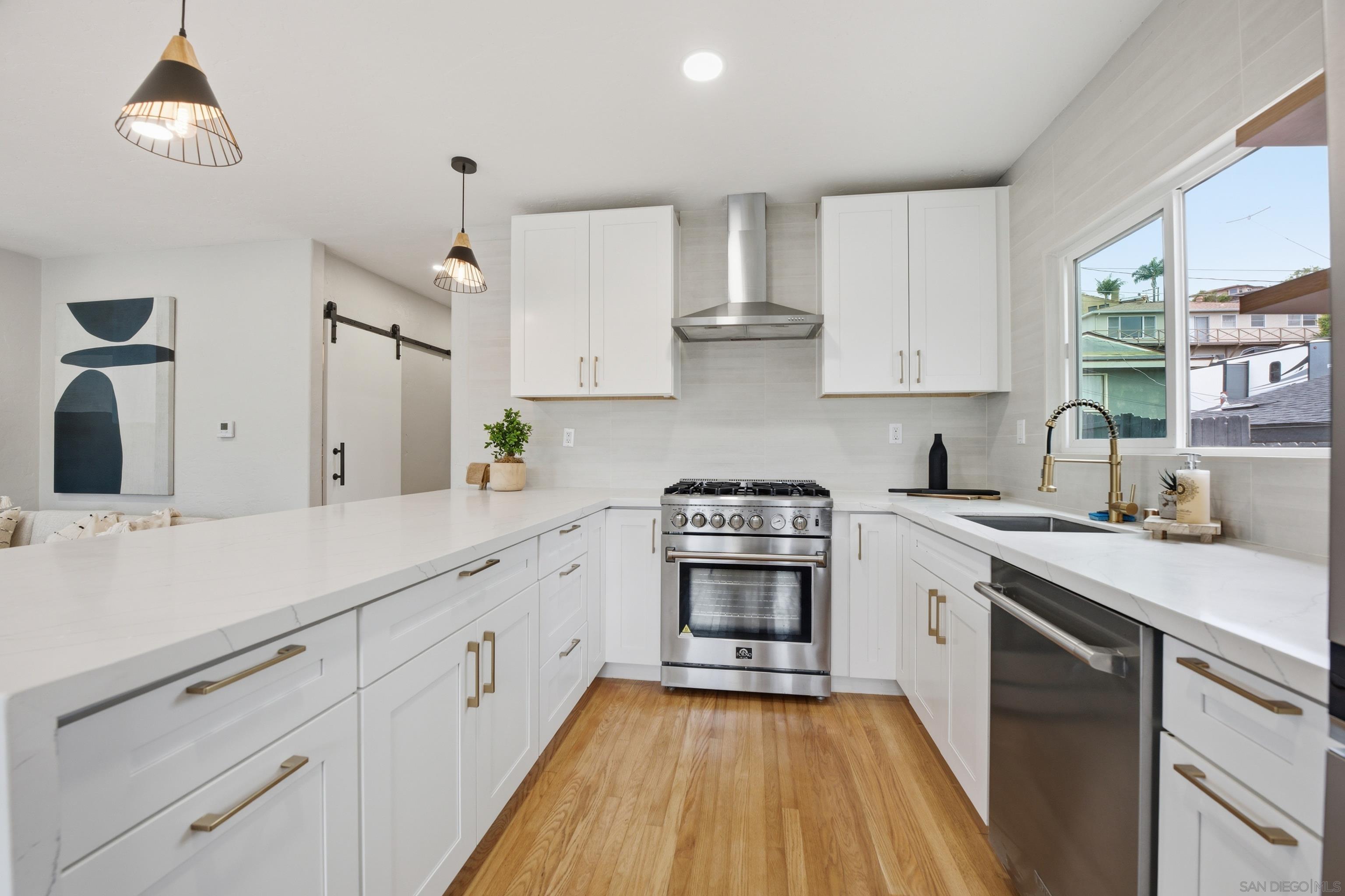 Detail Gallery Image 3 of 13 For 3542  Poe Street, San Diego,  CA 92106 - 2 Beds | 2 Baths