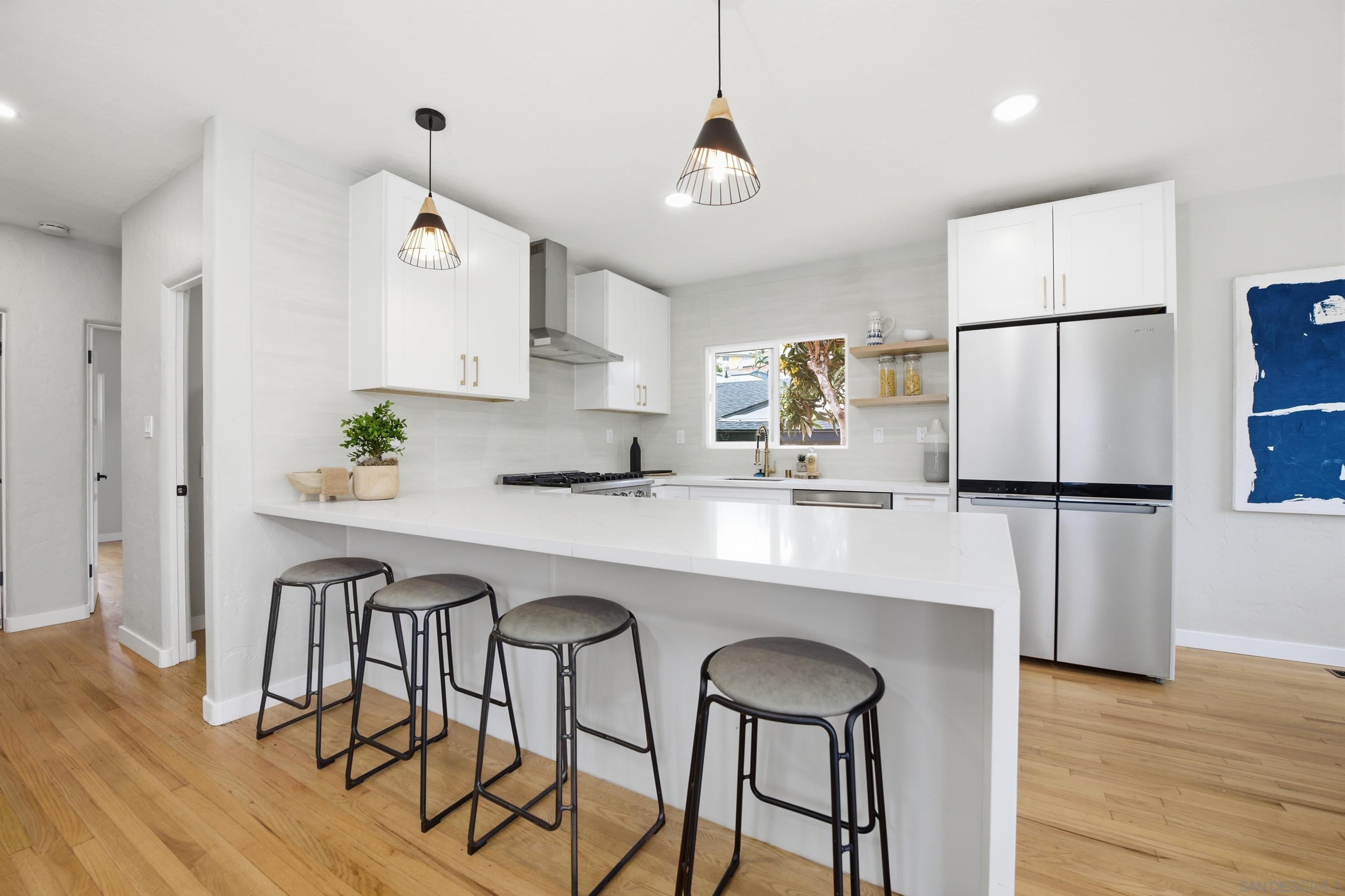 Detail Gallery Image 4 of 13 For 3542  Poe Street, San Diego,  CA 92106 - 2 Beds | 2 Baths