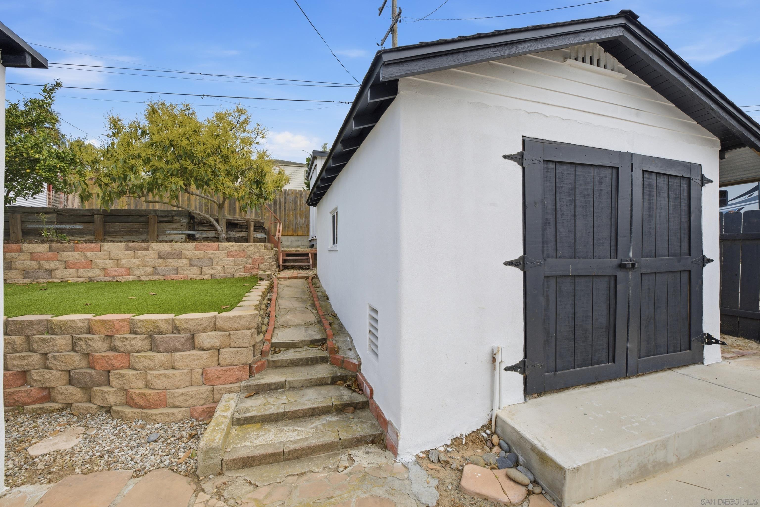 Detail Gallery Image 9 of 13 For 3542  Poe Street, San Diego,  CA 92106 - 2 Beds | 2 Baths