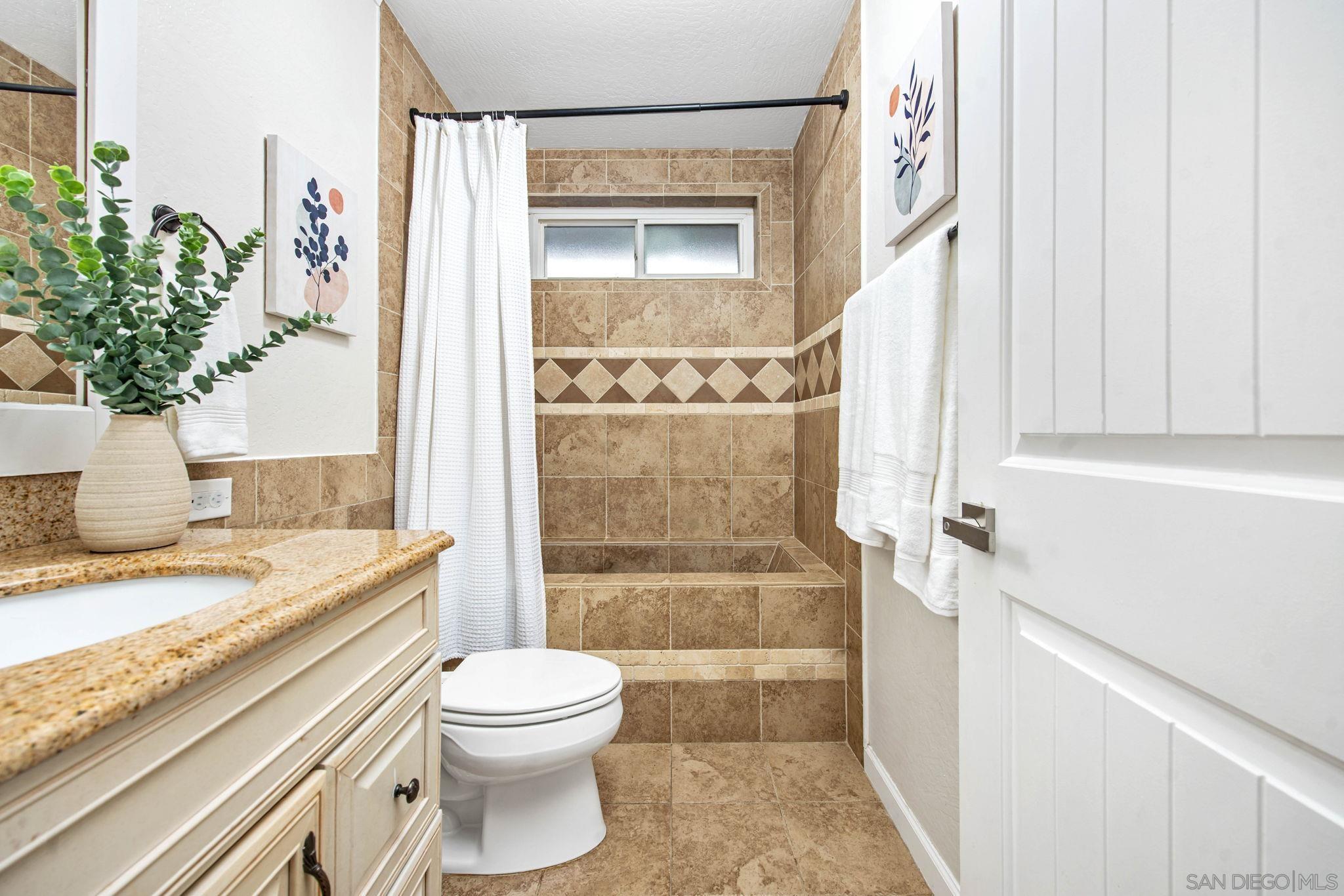 Detail Gallery Image 13 of 32 For 1311  Ramona Ave, Spring Valley,  CA 91977 - 3 Beds | 2 Baths