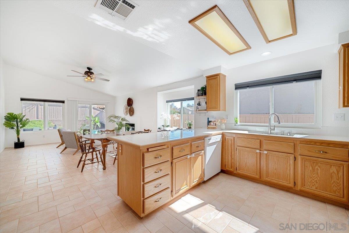 Detail Gallery Image 9 of 58 For 31950  via Tafalla, Temecula,  CA 92592 - 3 Beds | 2 Baths