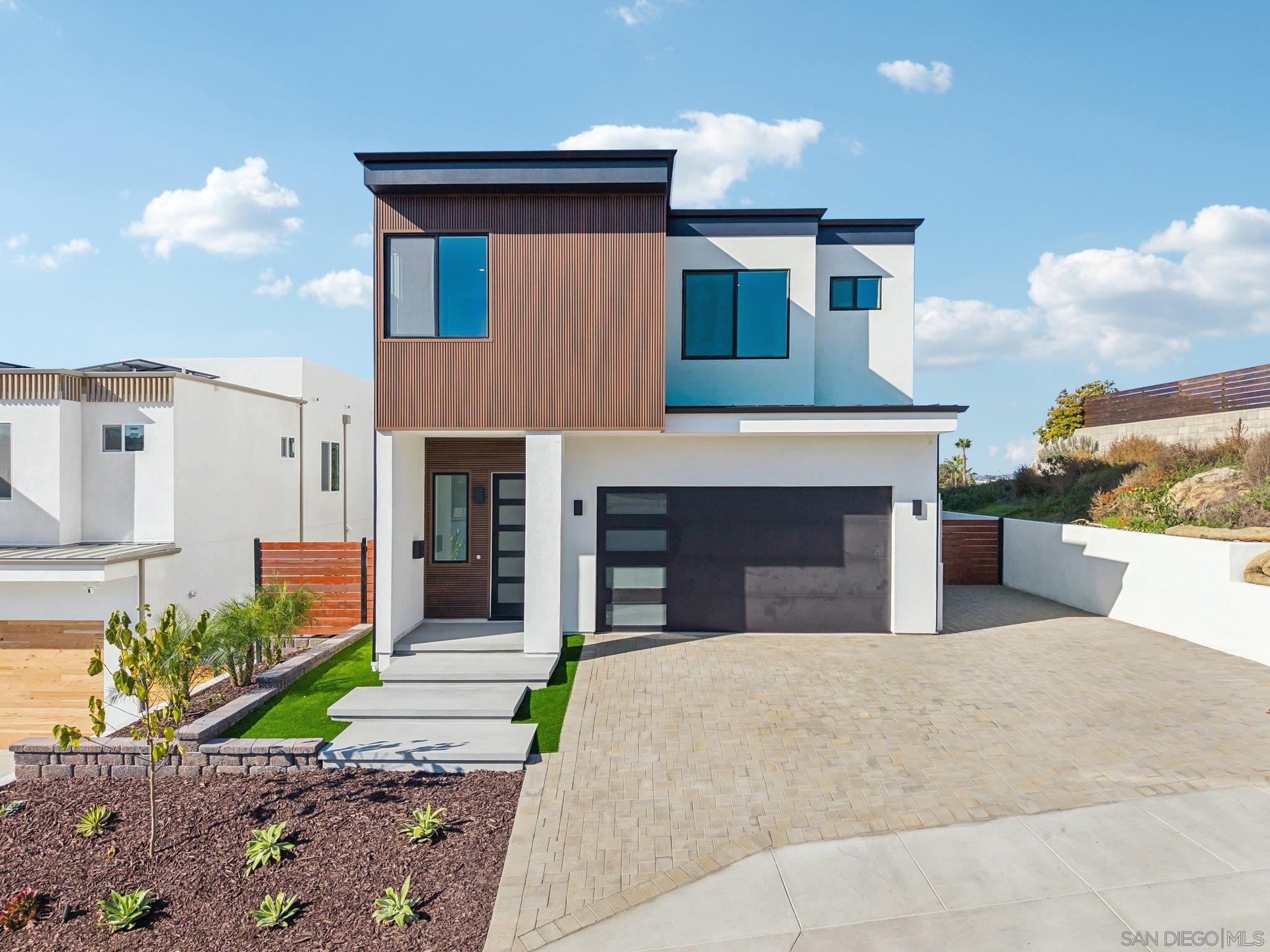 Detail Gallery Image 3 of 54 For 1860  Illion, San Diego,  CA 92110 - 4 Beds | 3/1 Baths