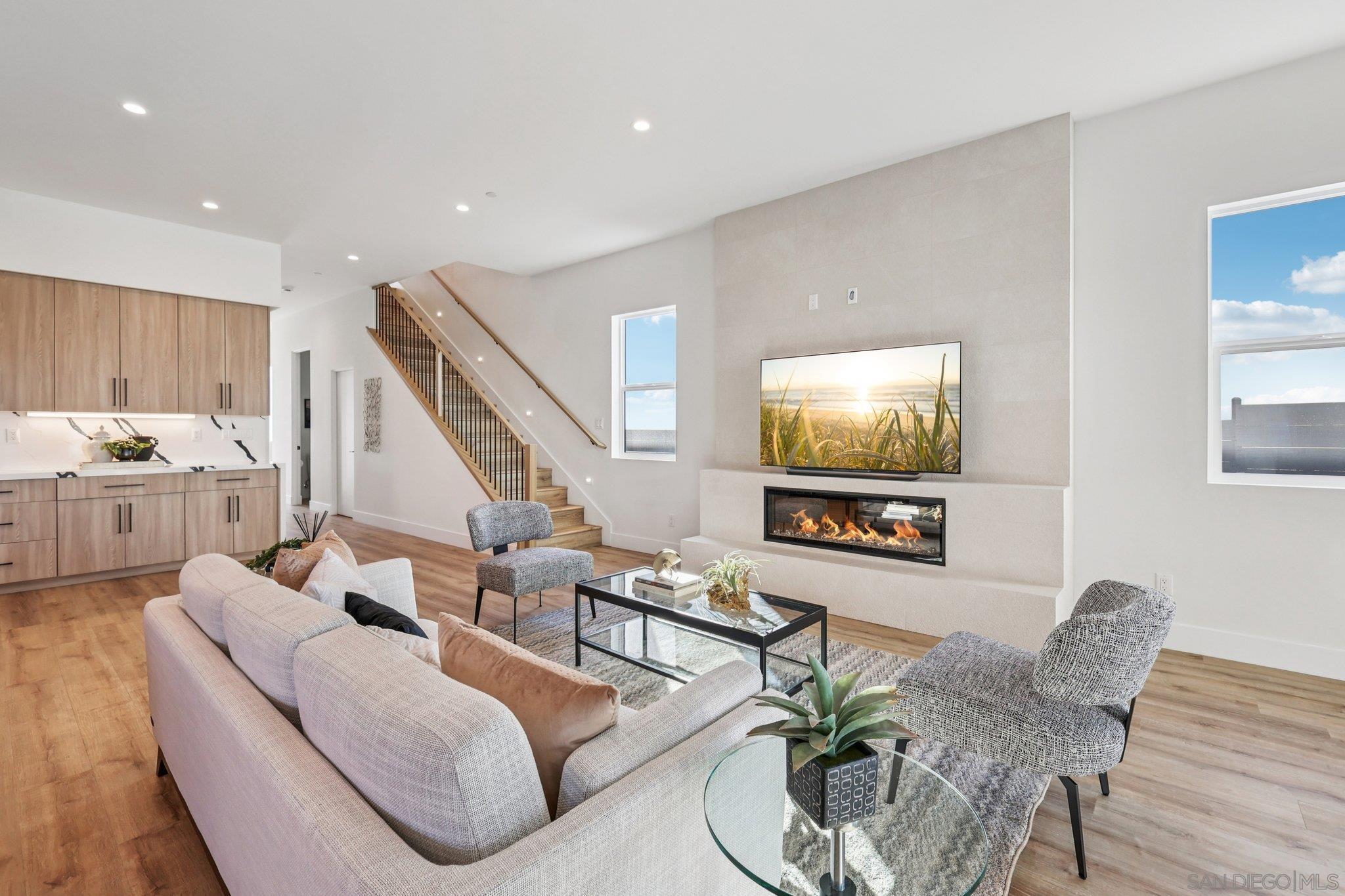 Detail Gallery Image 8 of 54 For 1860  Illion, San Diego,  CA 92110 - 4 Beds | 3/1 Baths