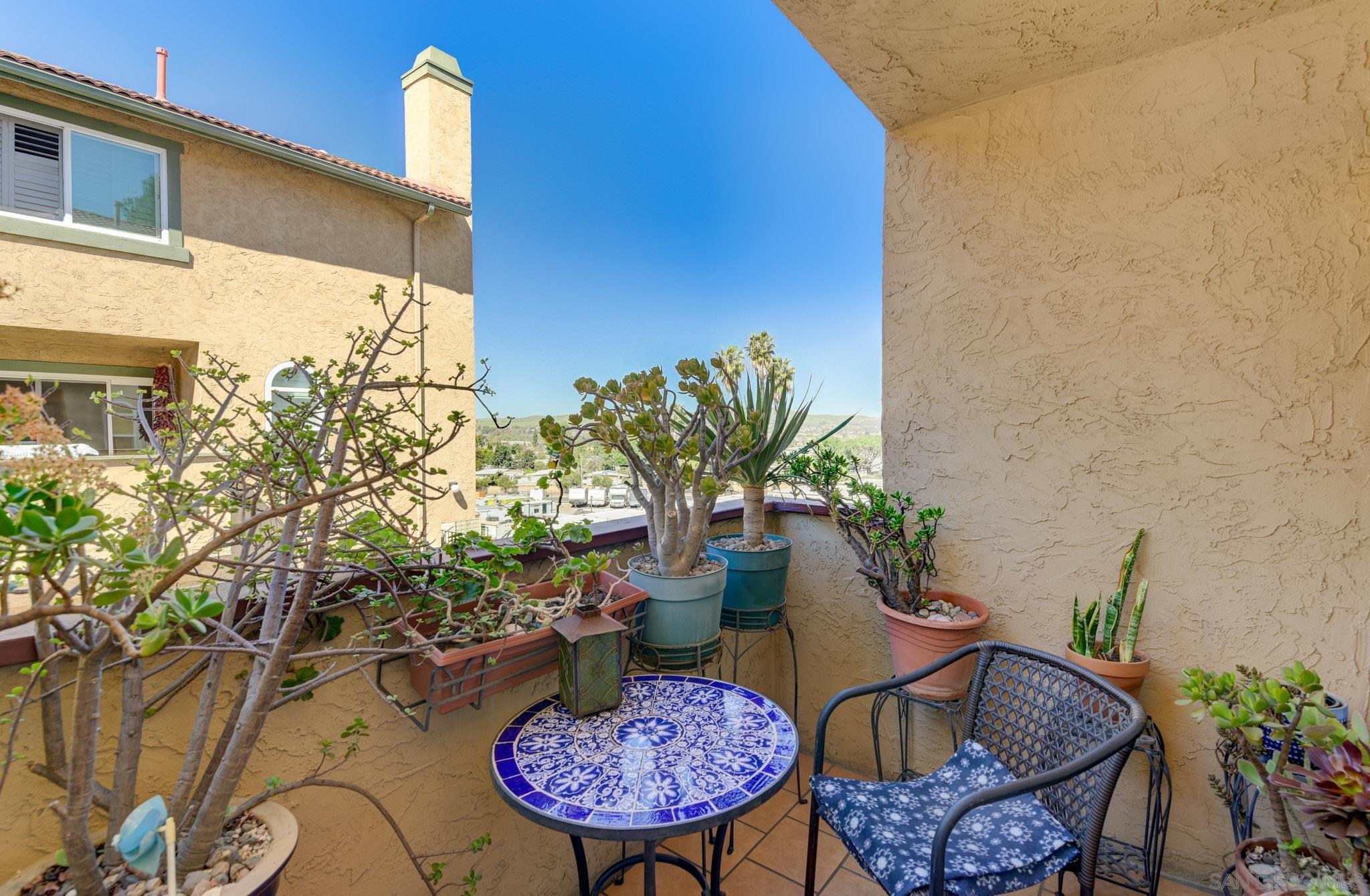 Detail Gallery Image 11 of 25 For 10790  Riderwood Ter  #D,  Santee,  CA 92071 - 3 Beds | 2/1 Baths