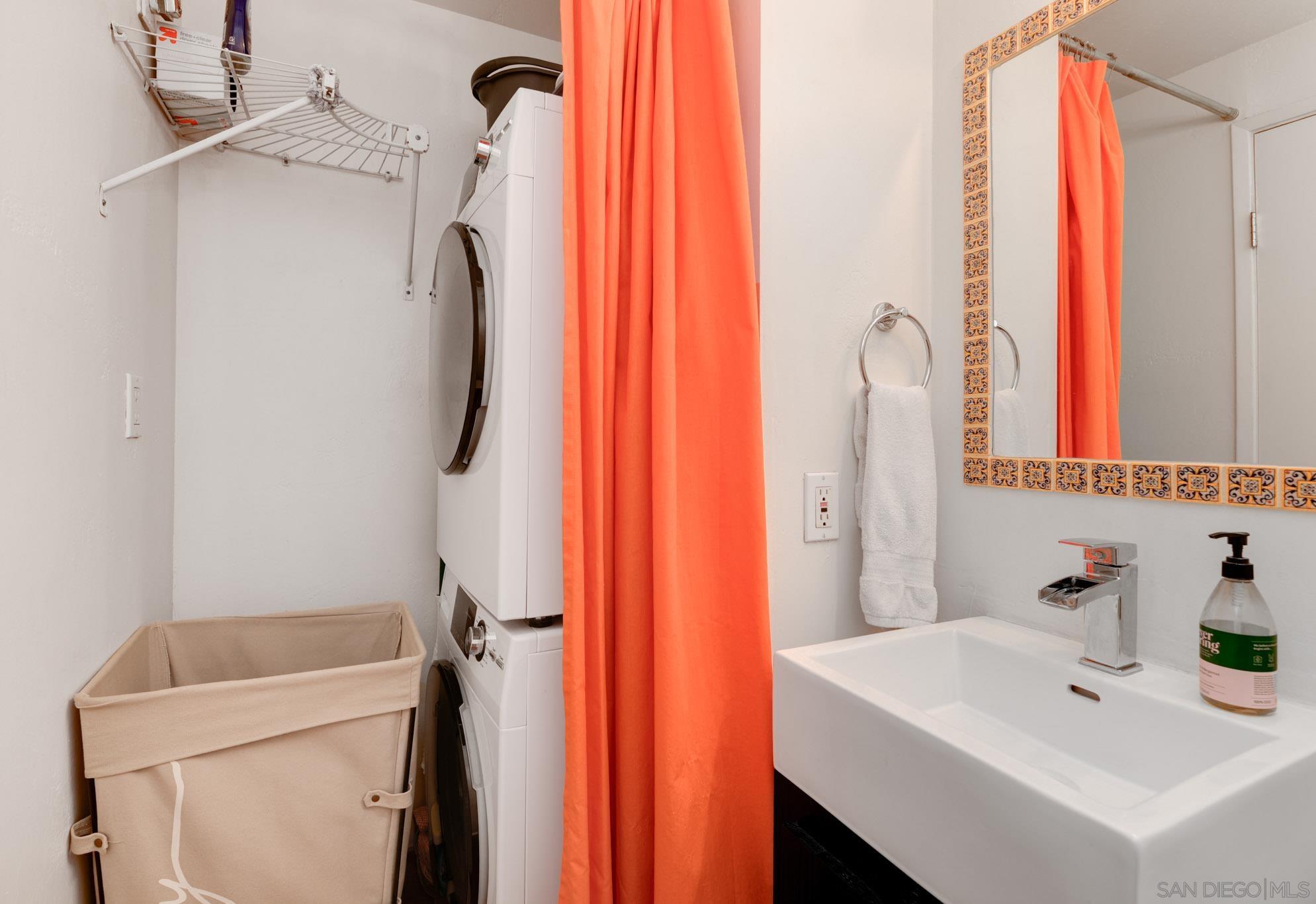 Detail Gallery Image 14 of 25 For 10790  Riderwood Ter  #D,  Santee,  CA 92071 - 3 Beds | 2/1 Baths