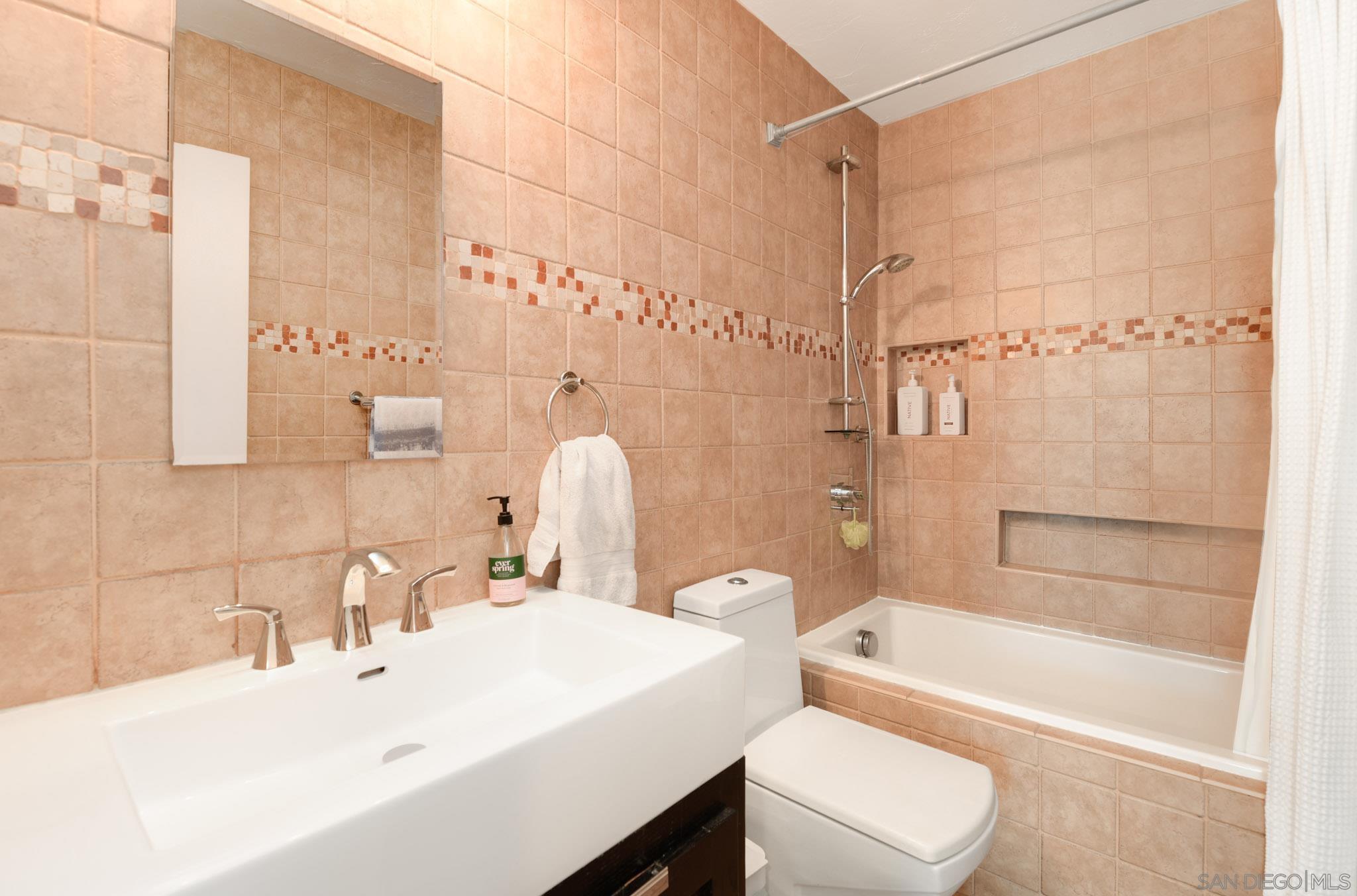 Detail Gallery Image 21 of 25 For 10790  Riderwood Ter  #D,  Santee,  CA 92071 - 3 Beds | 2/1 Baths