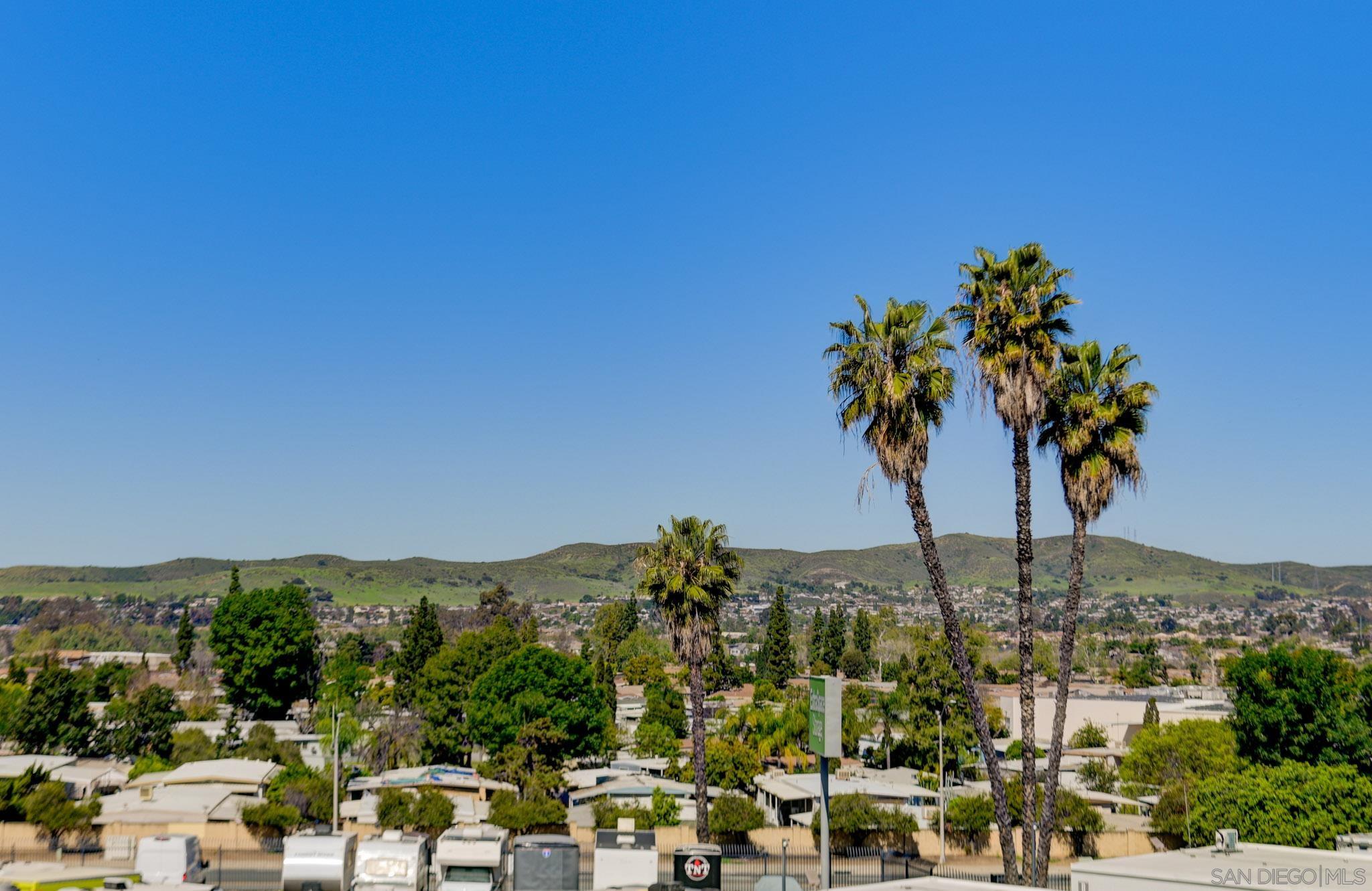 Detail Gallery Image 5 of 25 For 10790  Riderwood Ter  #D,  Santee,  CA 92071 - 3 Beds | 2/1 Baths