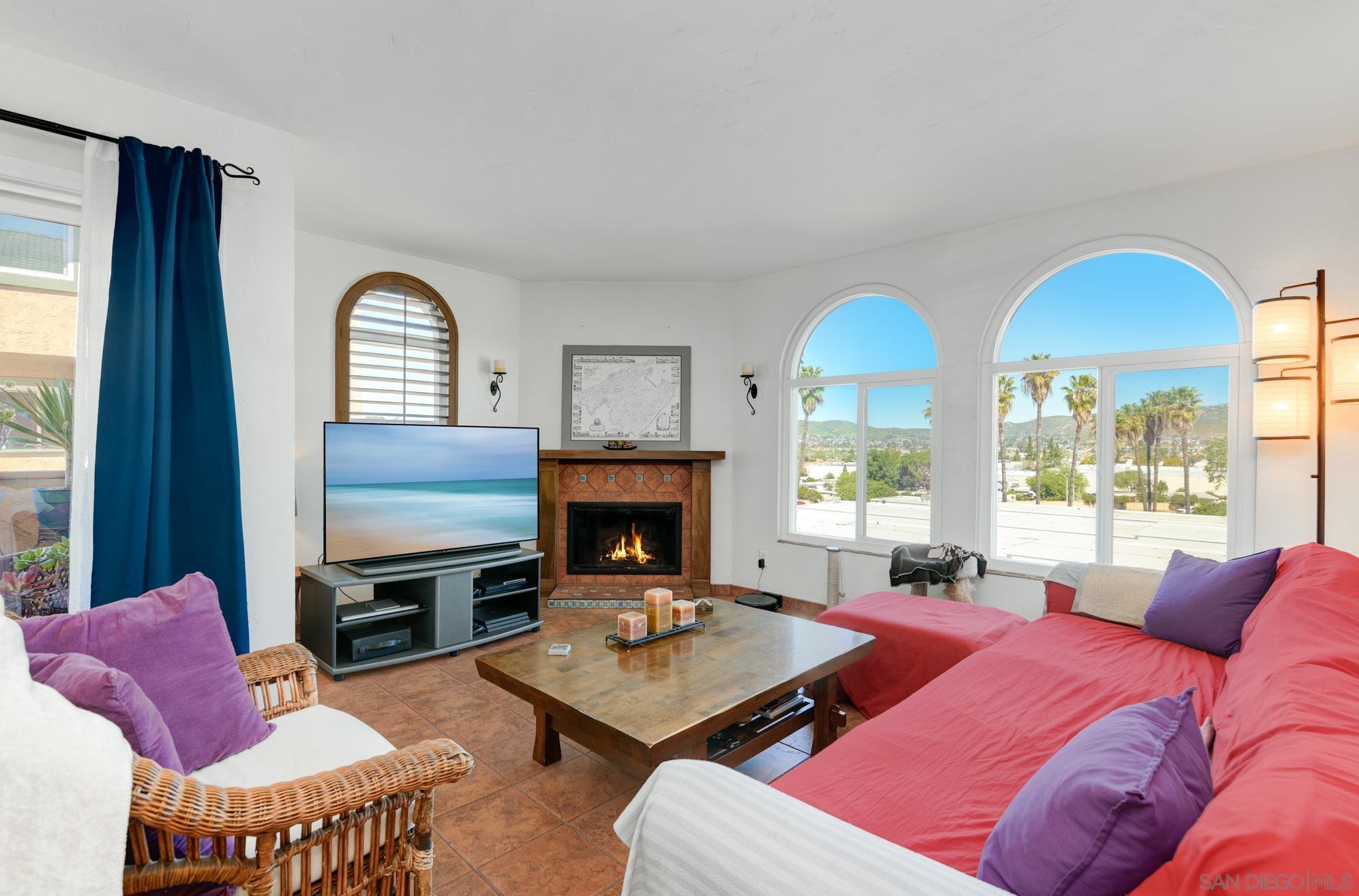 Detail Gallery Image 6 of 25 For 10790  Riderwood Ter  #D,  Santee,  CA 92071 - 3 Beds | 2/1 Baths