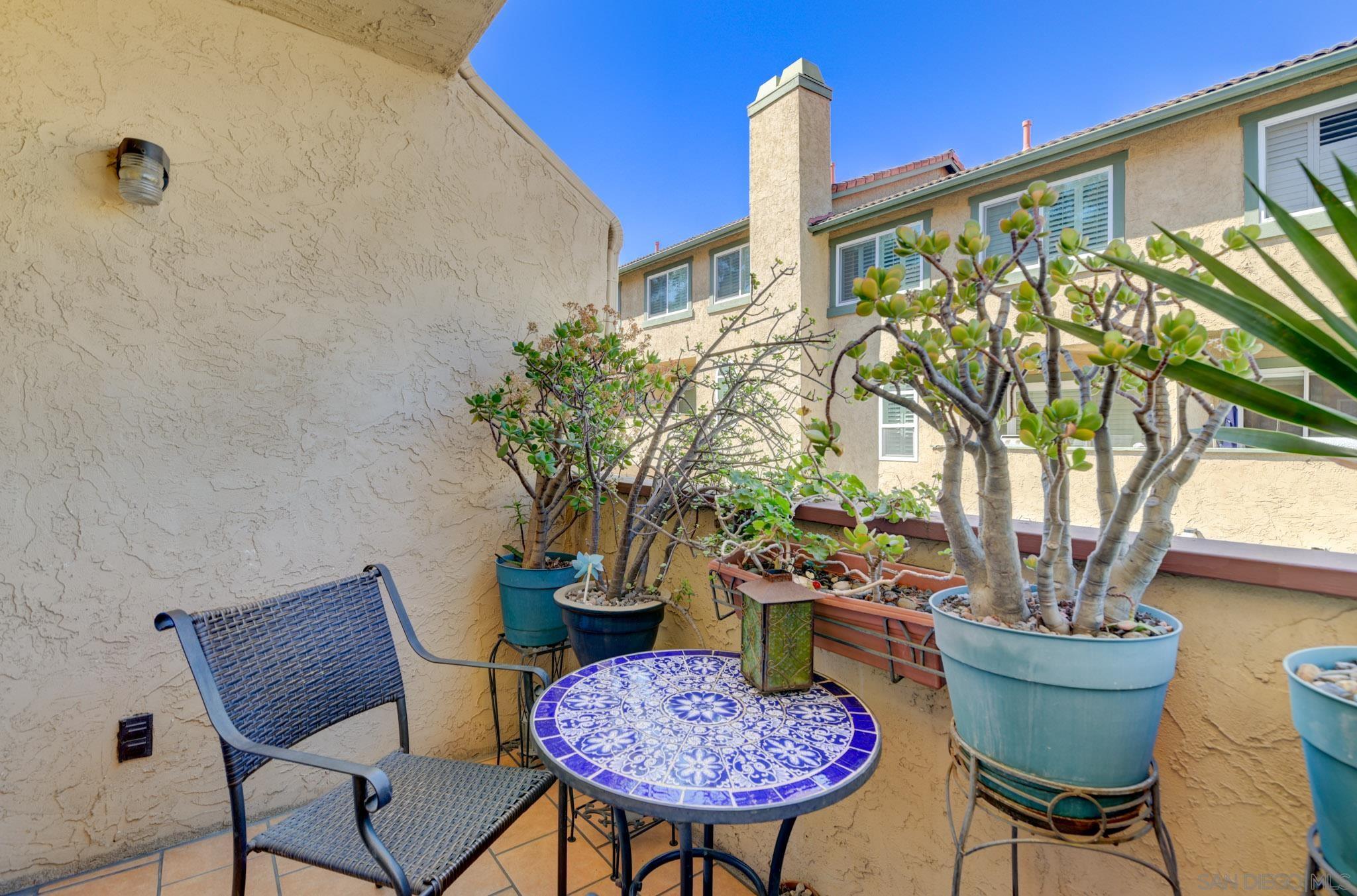 Detail Gallery Image 10 of 25 For 10790  Riderwood Ter  #D,  Santee,  CA 92071 - 3 Beds | 2/1 Baths