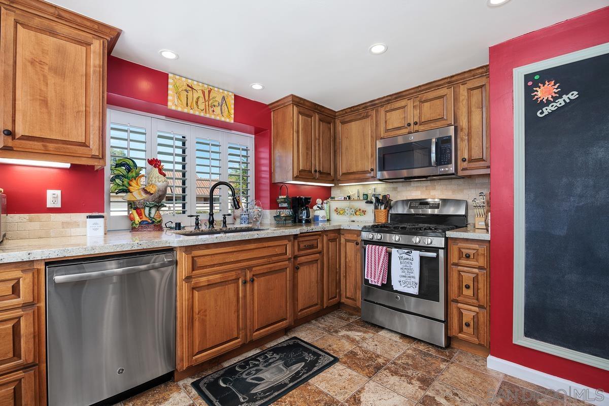 Detail Gallery Image 14 of 31 For 15601  via Marchena, San Diego,  CA 92128 - 2 Beds | 2 Baths